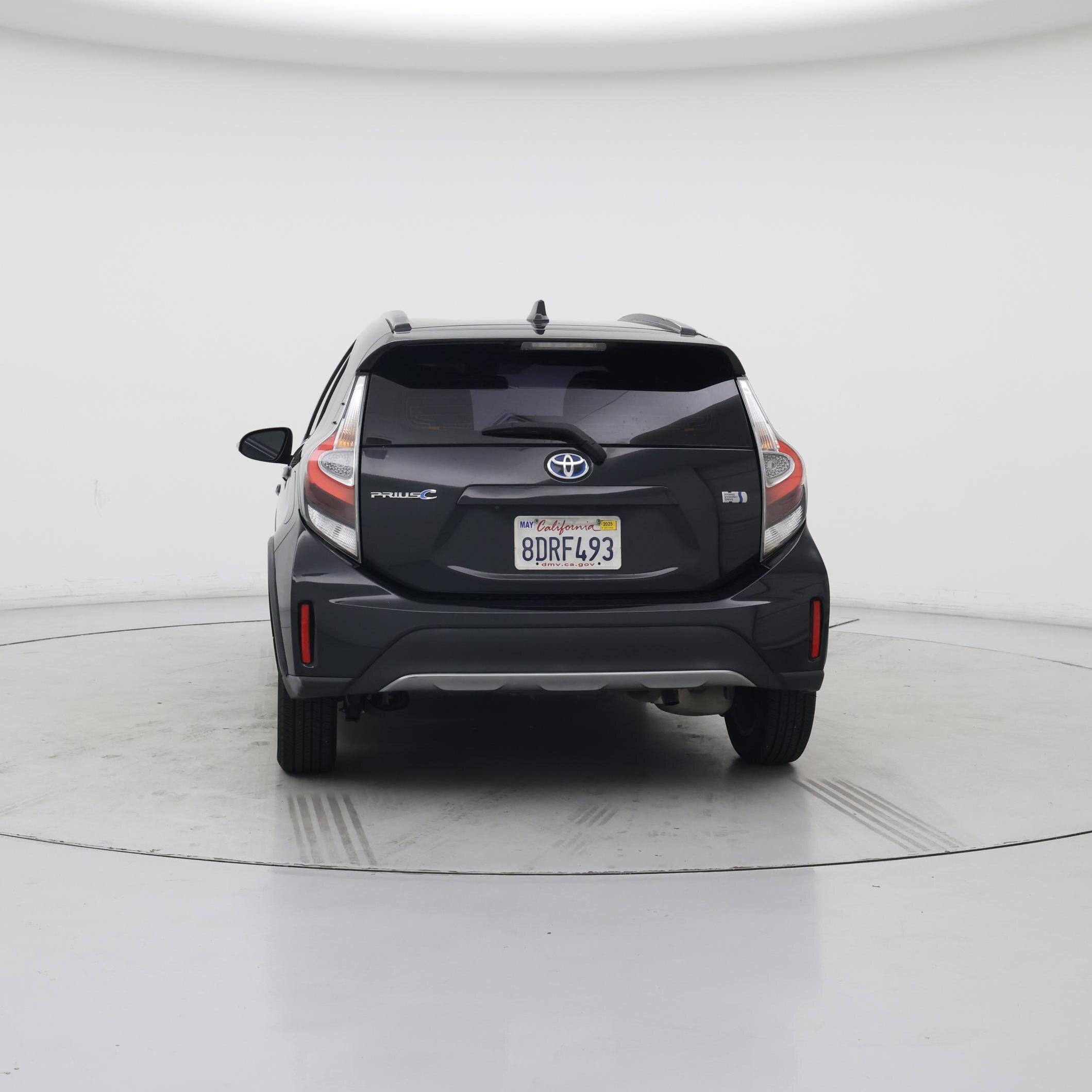 Thumbnail: 2018 Toyota Prius c - 6