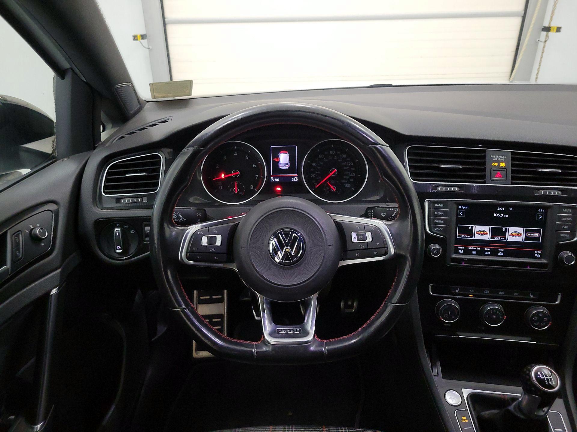 Thumbnail: 2017 Volkswagen Golf - 10