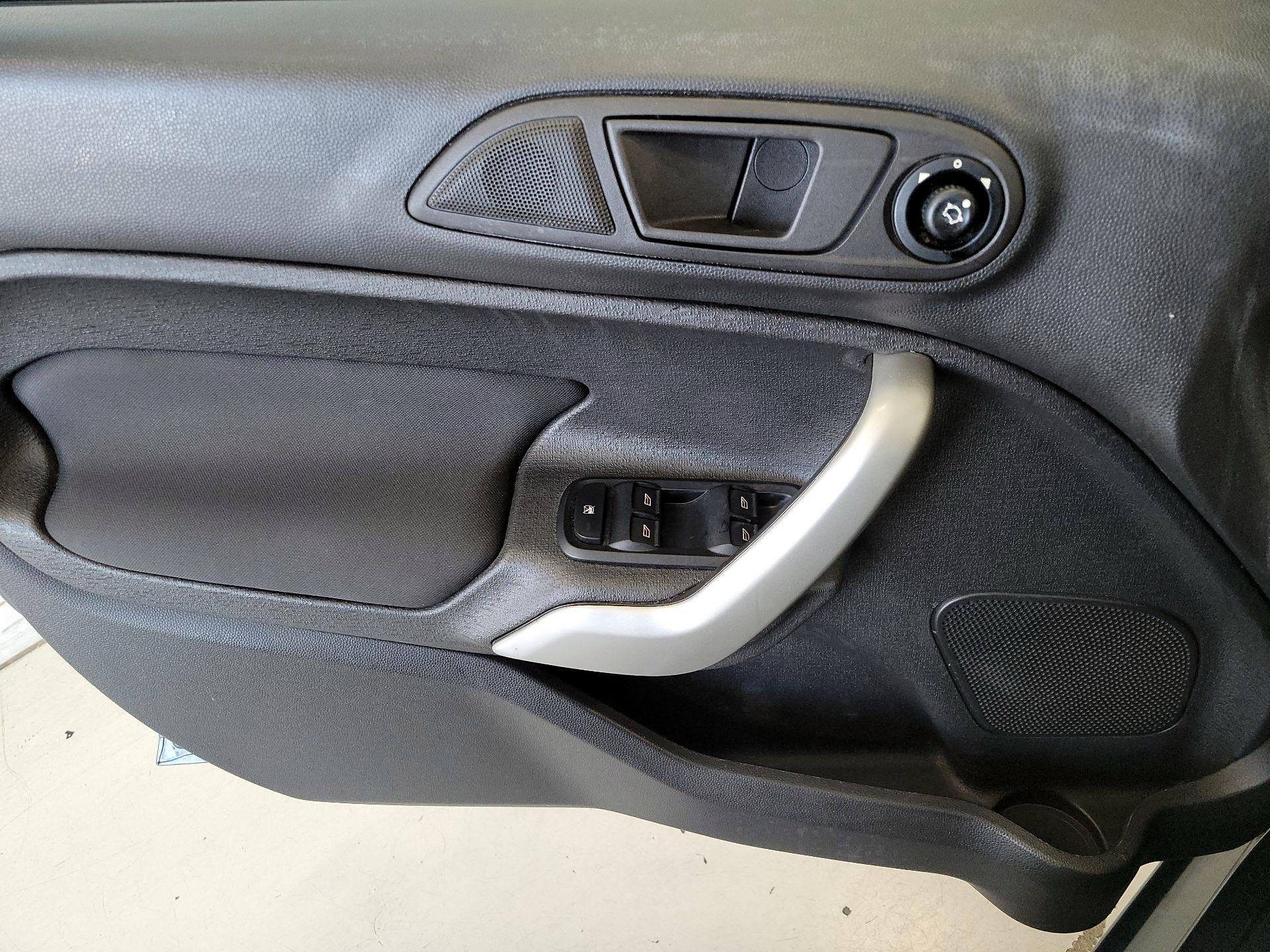 Thumbnail: 2013 Ford Fiesta - 12
