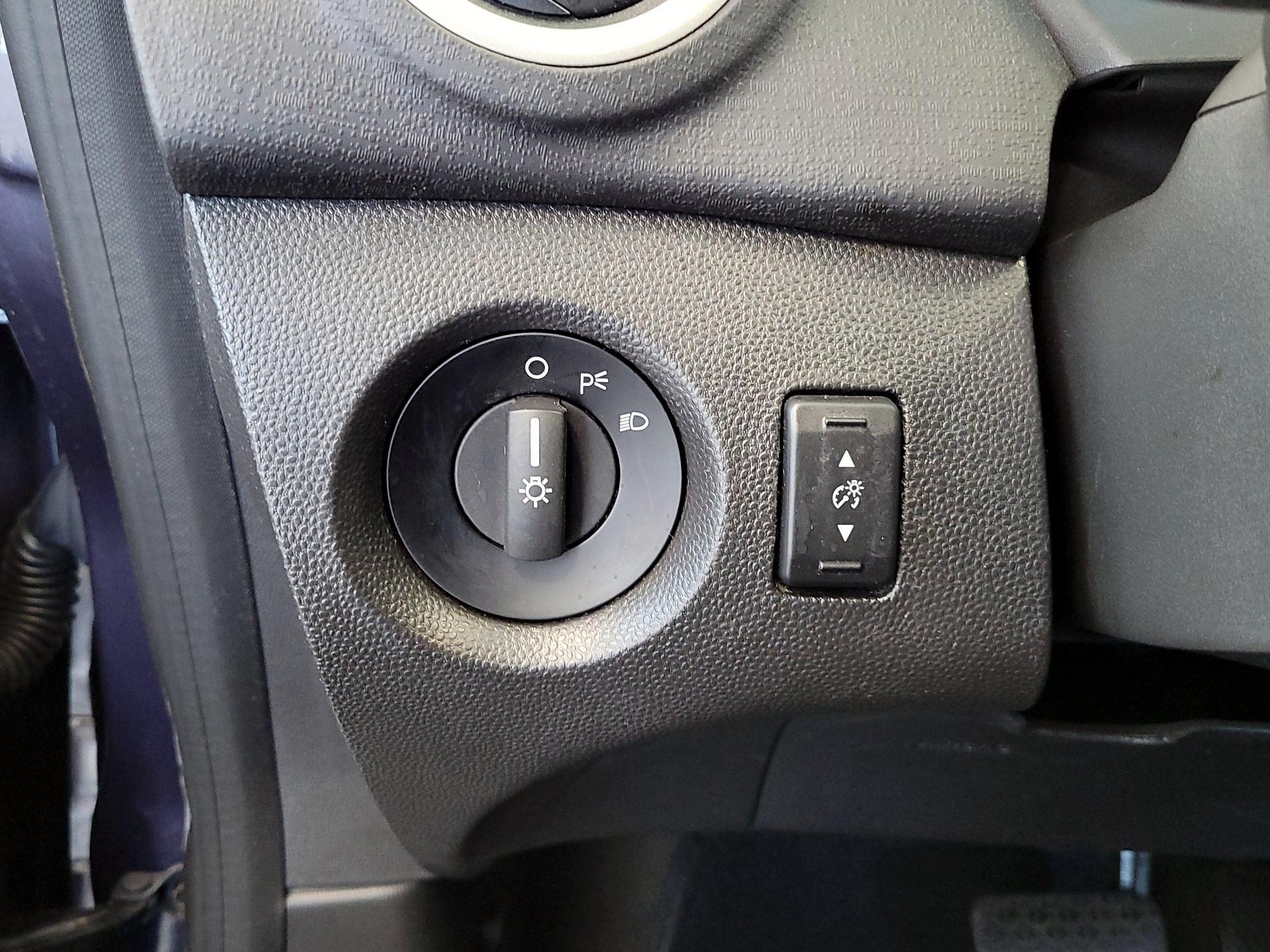 Thumbnail: 2013 Ford Fiesta - 13