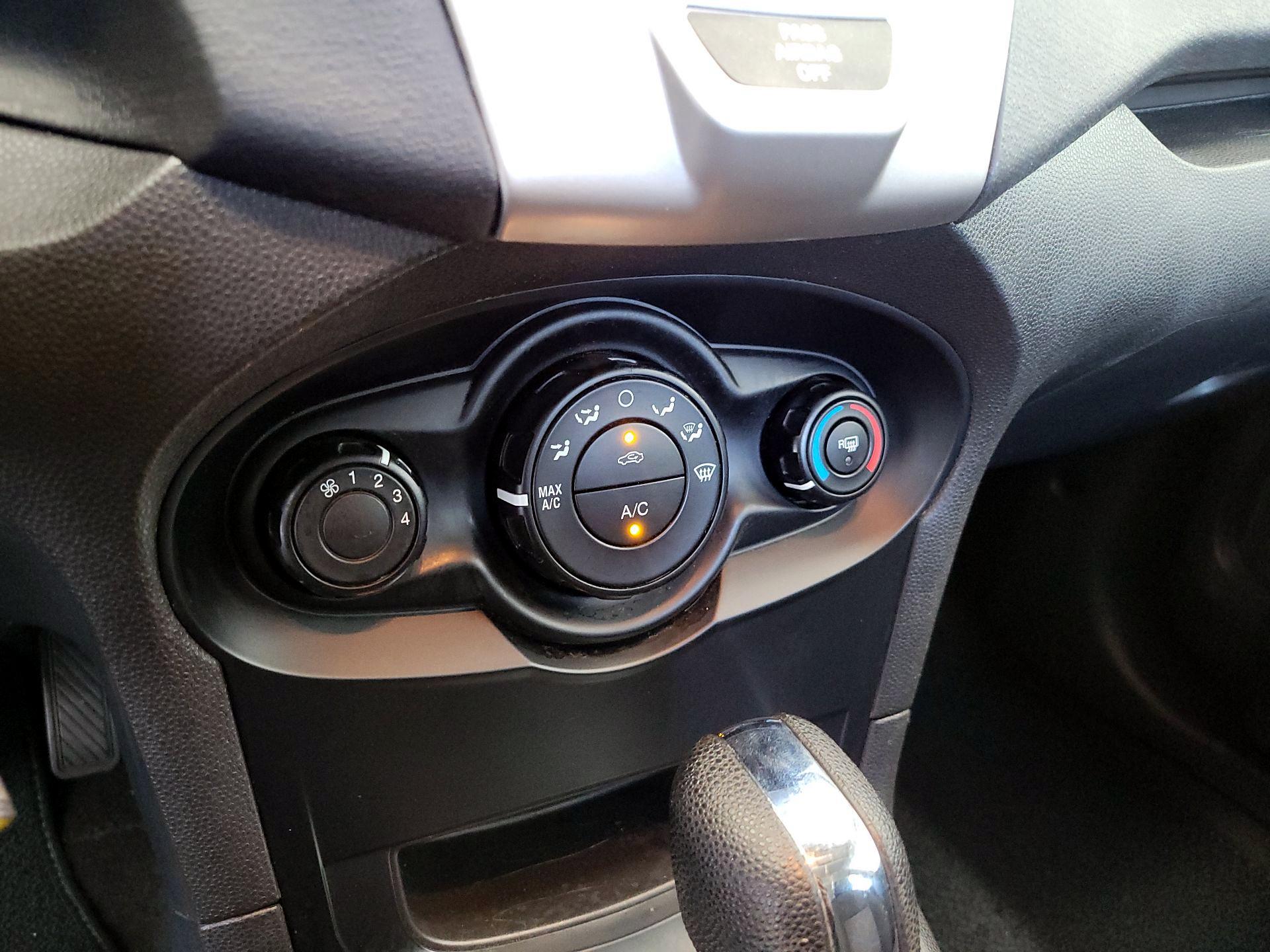 Thumbnail: 2013 Ford Fiesta - 15
