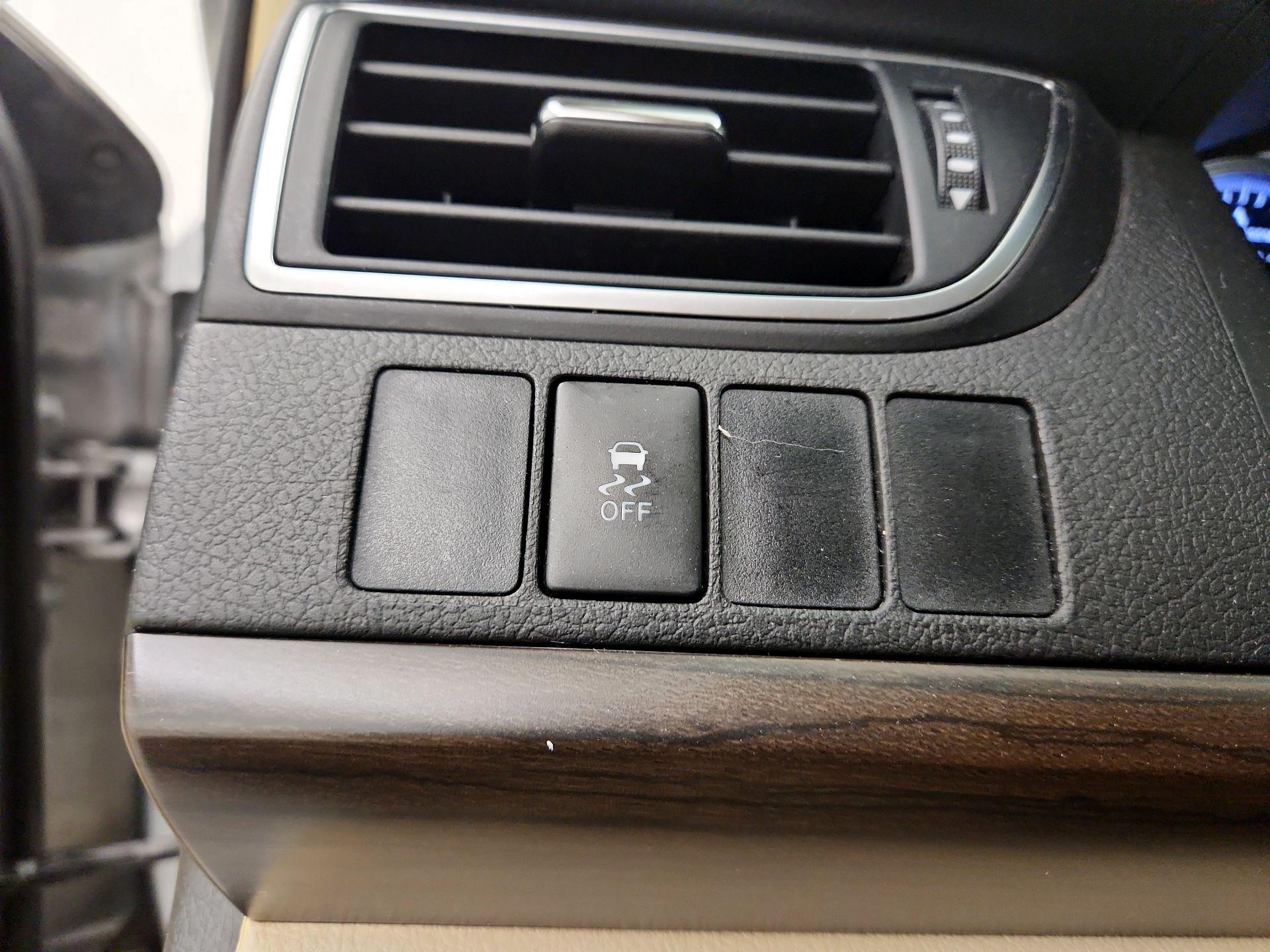 Thumbnail: 2016 Toyota Camry - 13