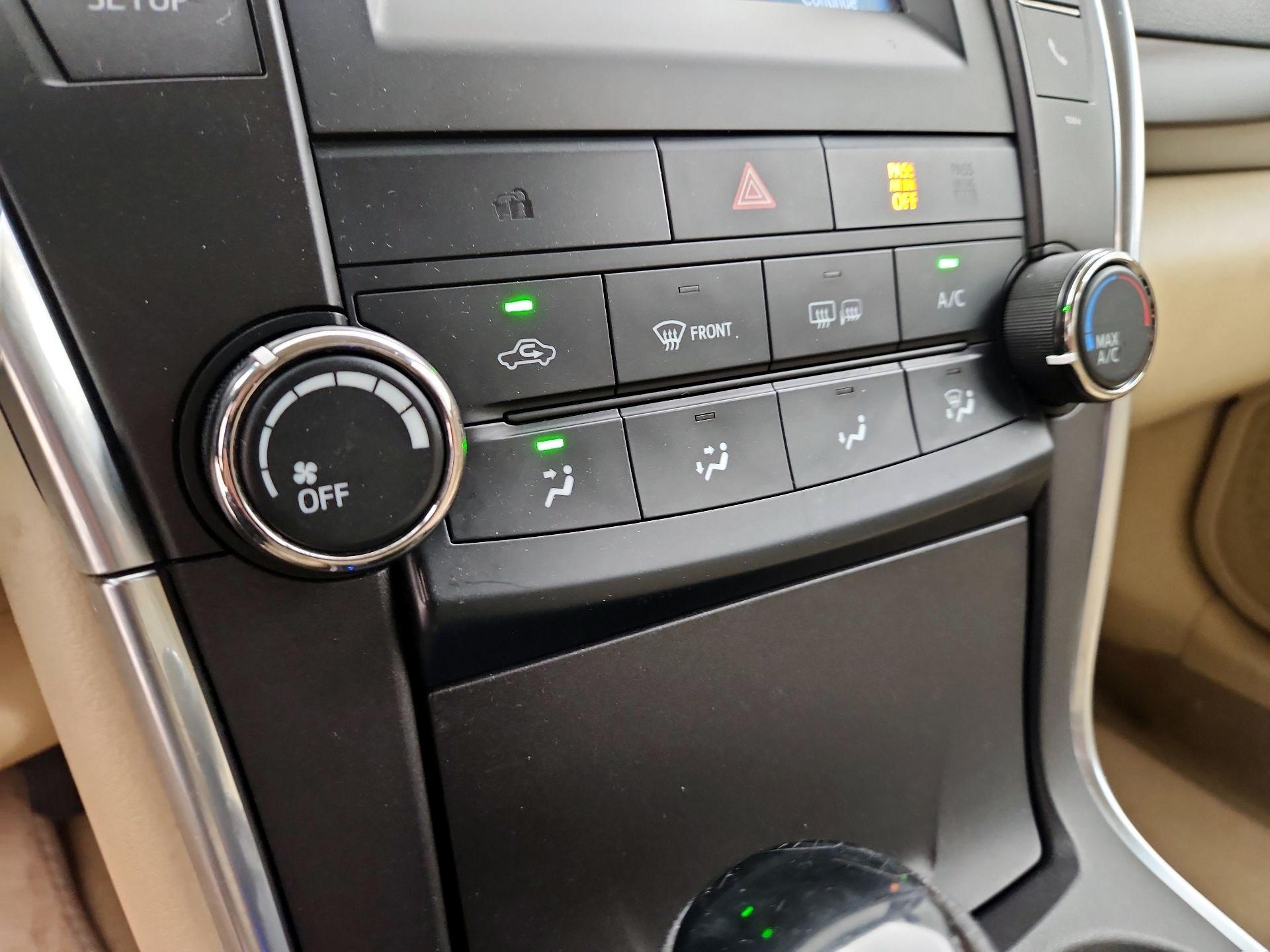 Thumbnail: 2016 Toyota Camry - 16
