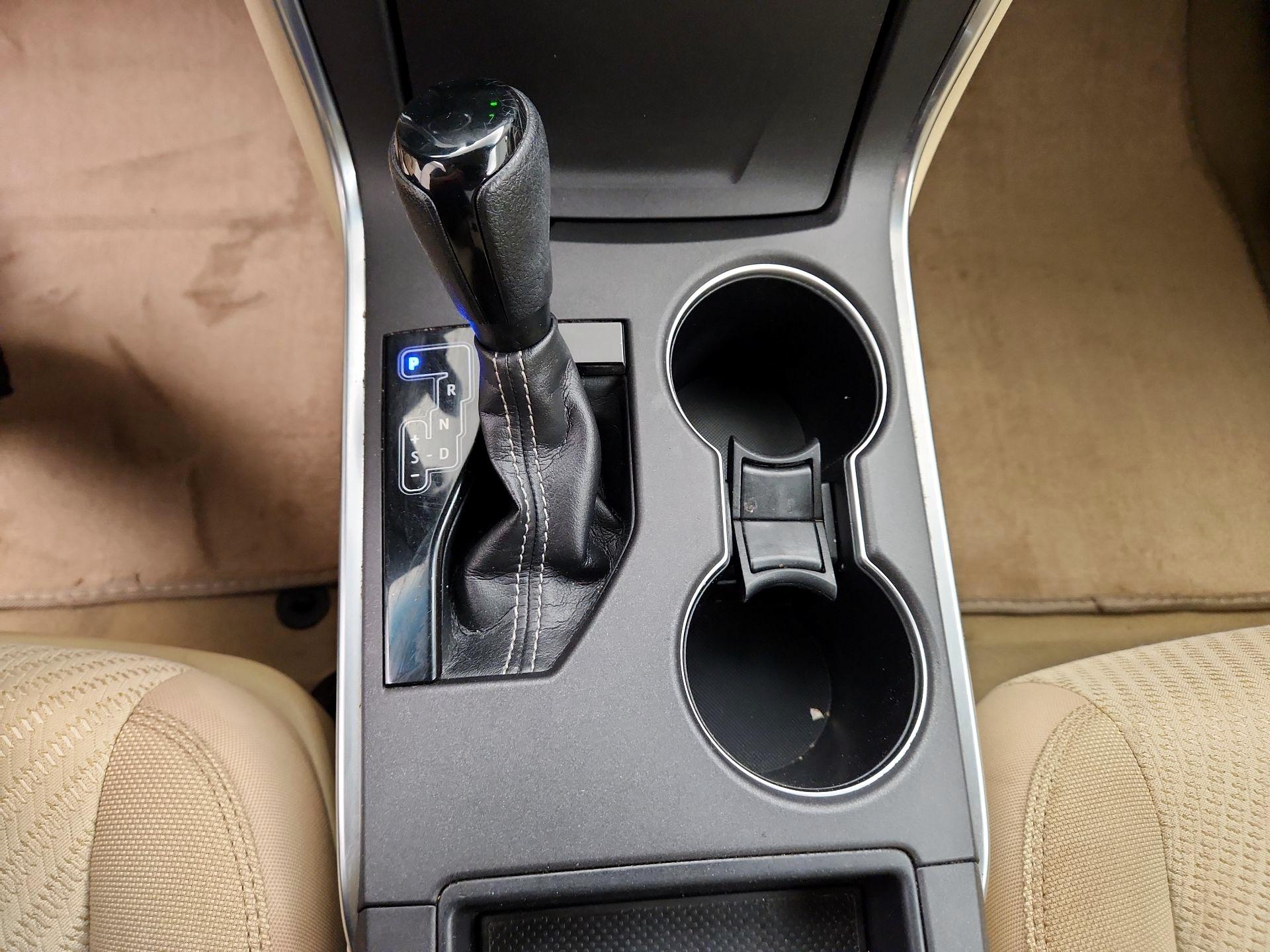 Thumbnail: 2016 Toyota Camry - 17