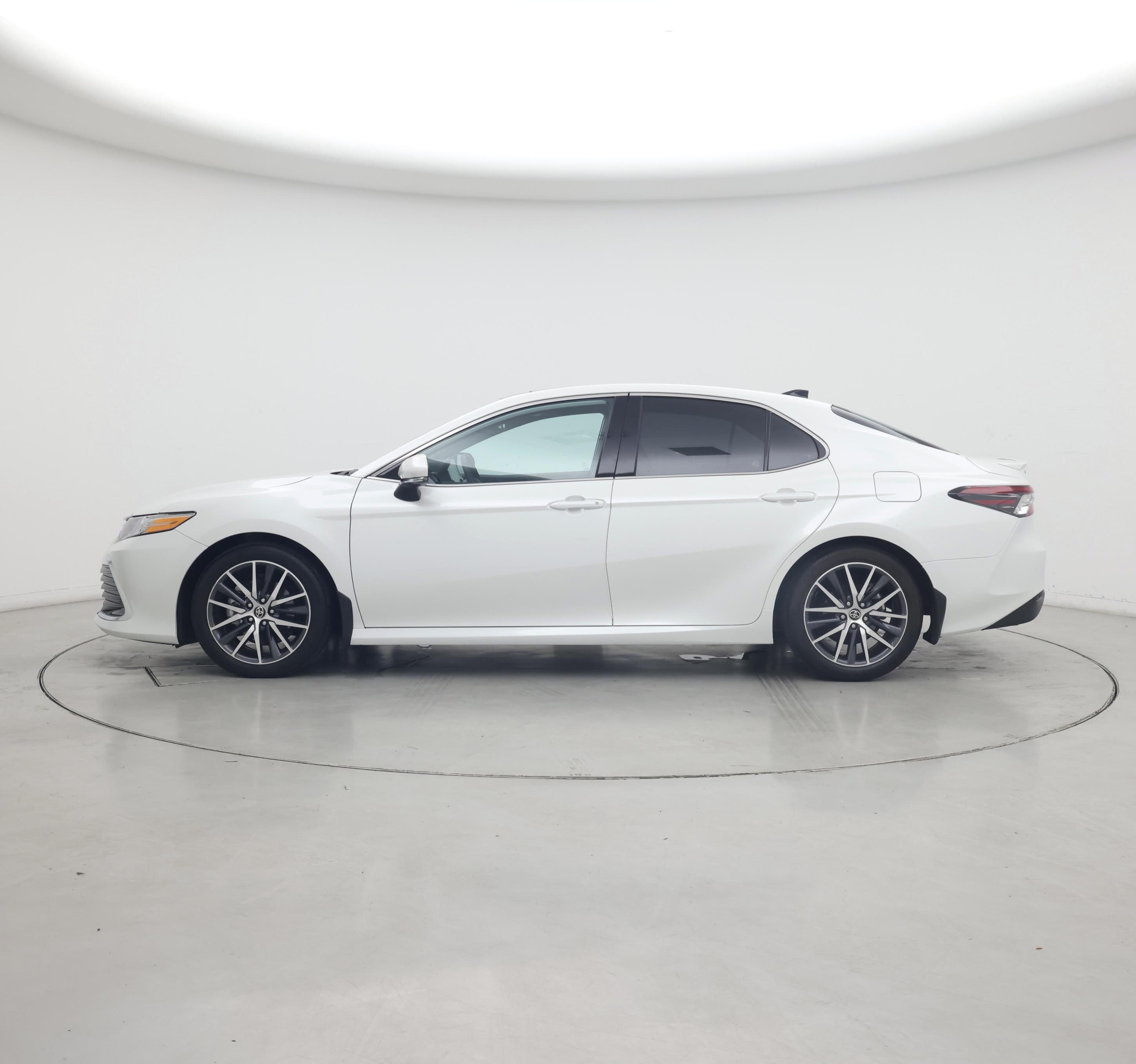 Thumbnail: 2022 Toyota Camry - 3