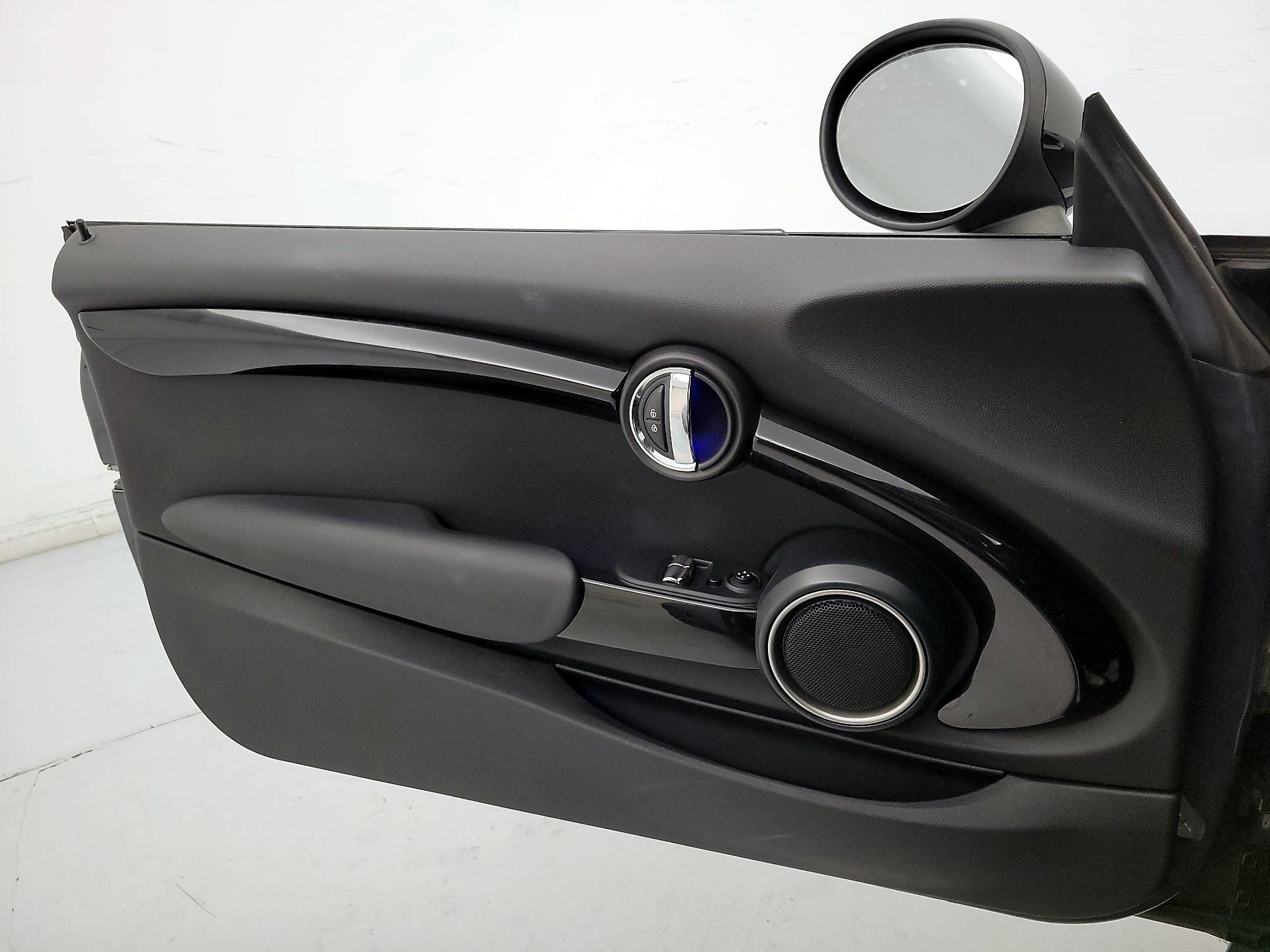 Thumbnail: 2015 MINI Cooper Hardtop - 12
