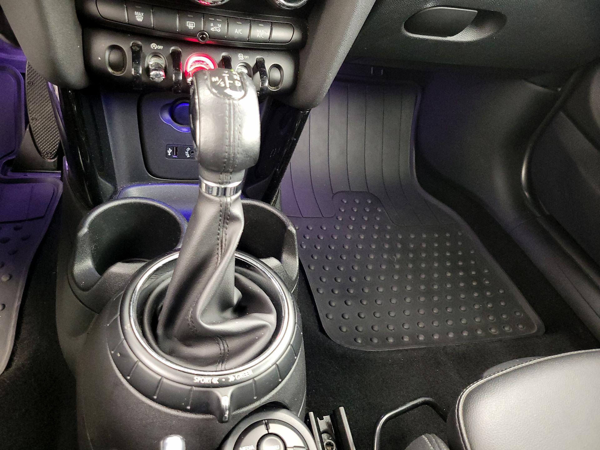 Thumbnail: 2015 MINI Cooper Hardtop - 17