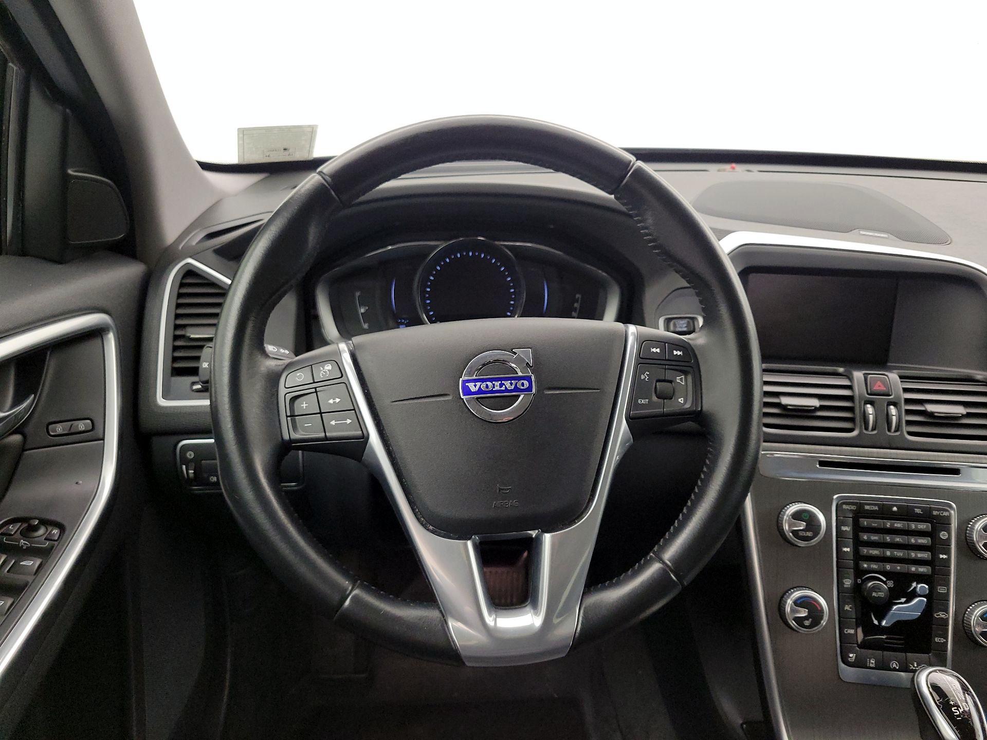 Thumbnail: 2016 Volvo XC60 - 10