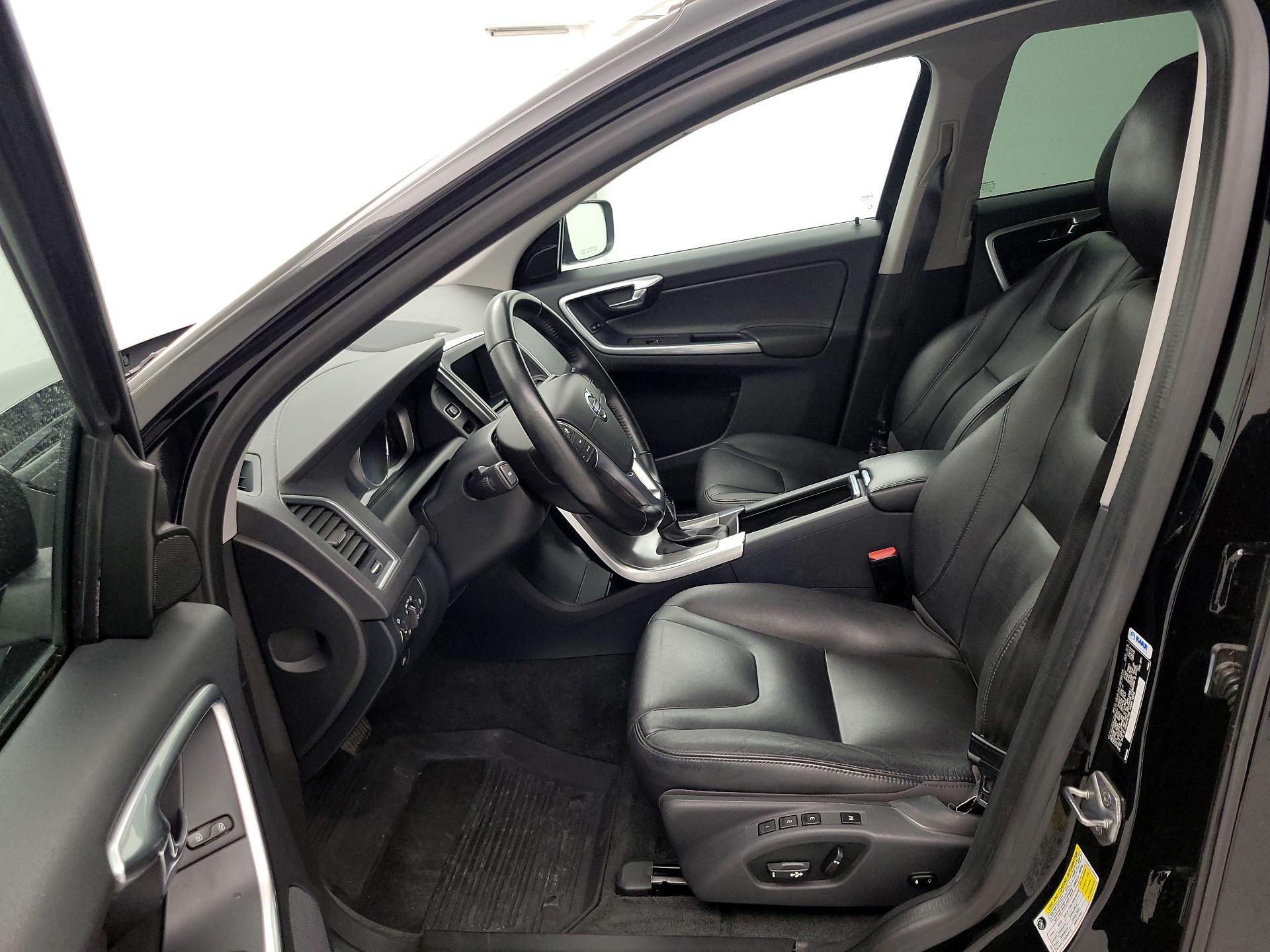 Thumbnail: 2016 Volvo XC60 - 11