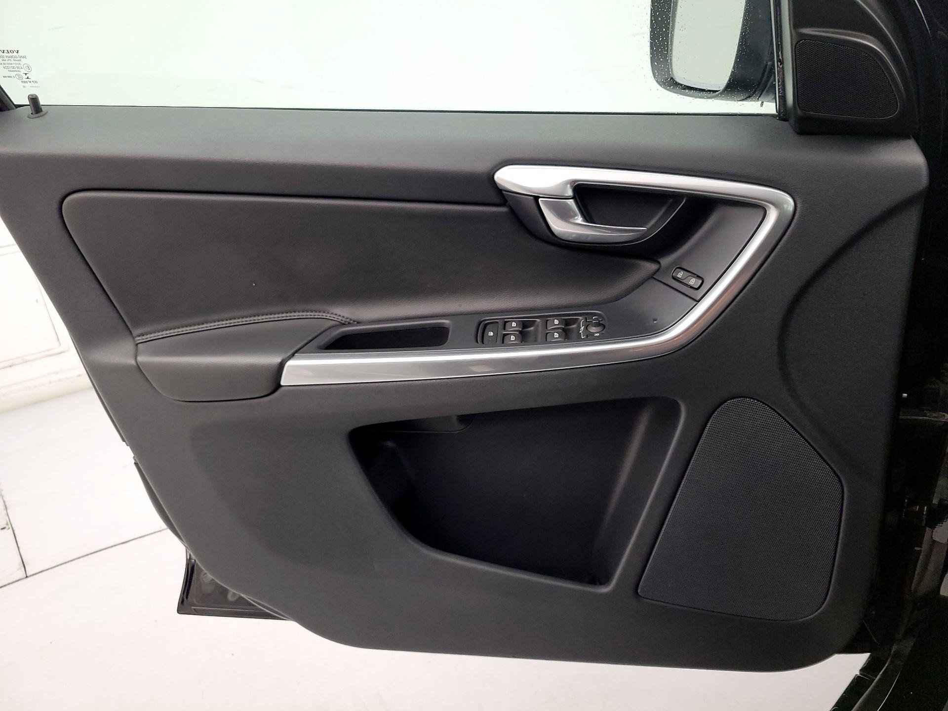 Thumbnail: 2016 Volvo XC60 - 12