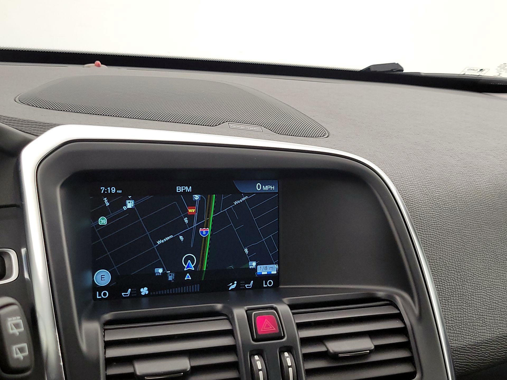 Thumbnail: 2016 Volvo XC60 - 14