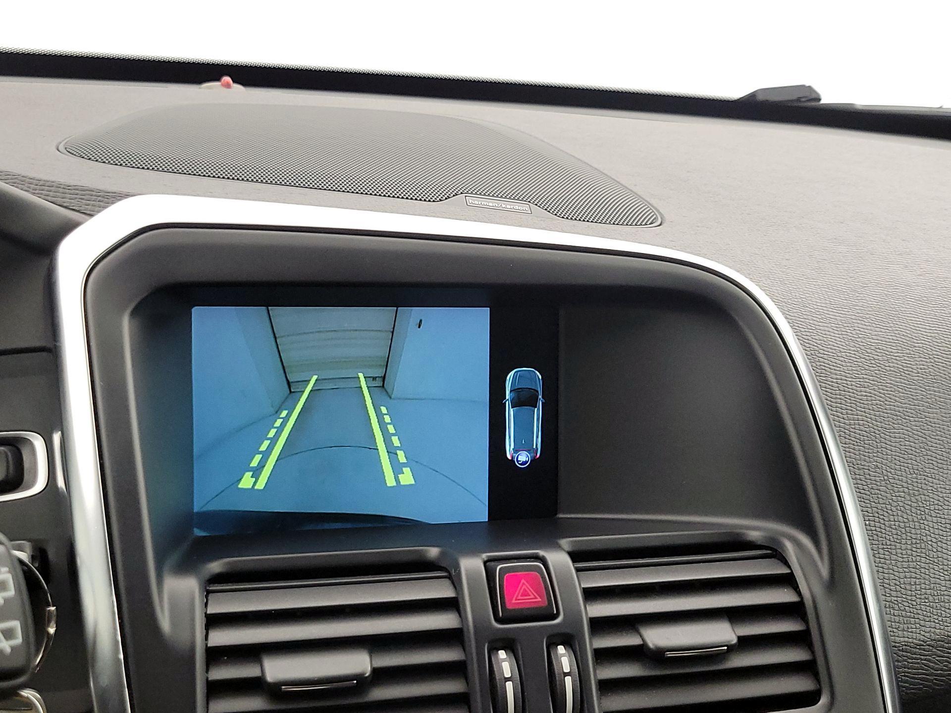 Thumbnail: 2016 Volvo XC60 - 15
