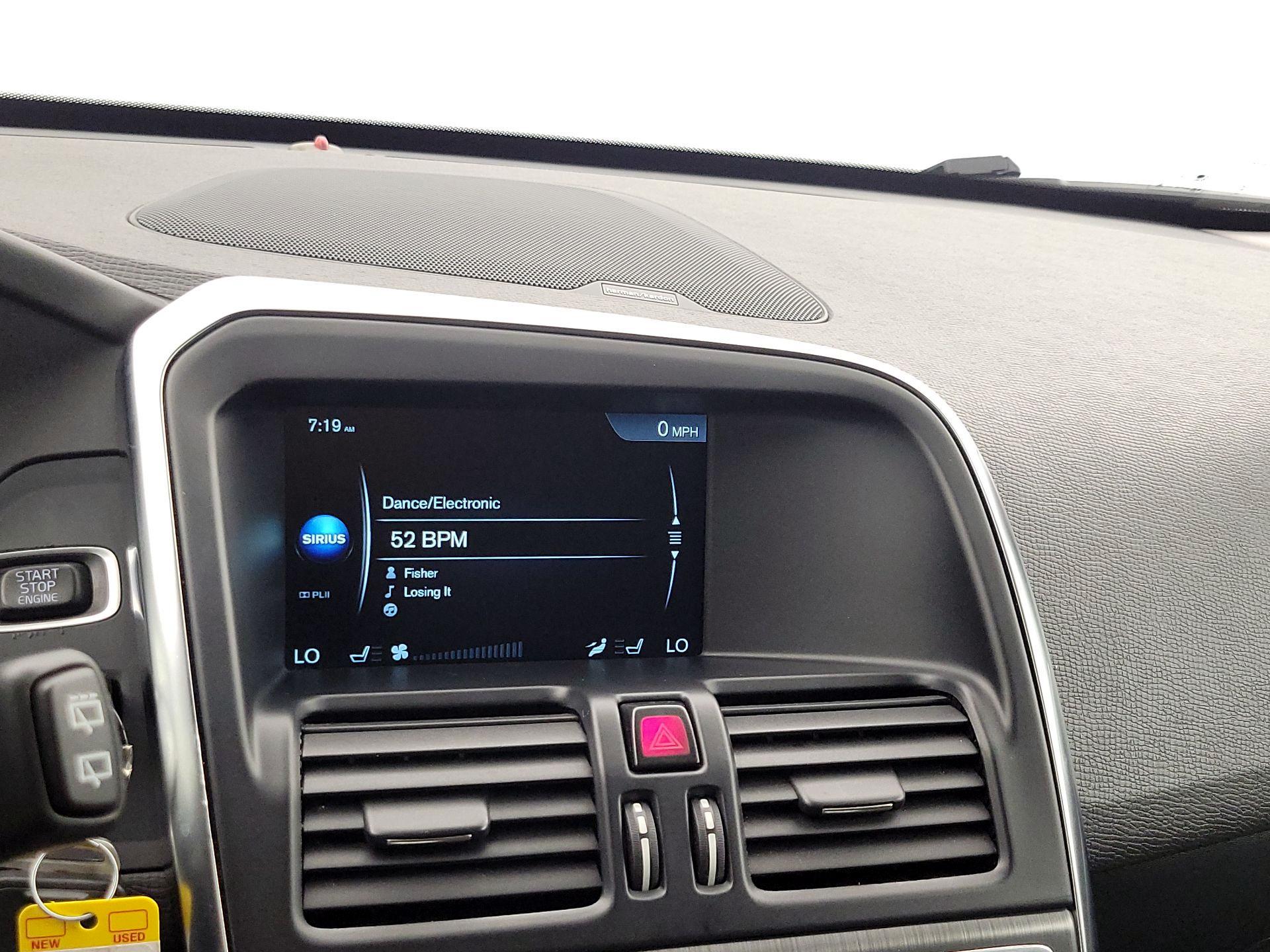 Thumbnail: 2016 Volvo XC60 - 16