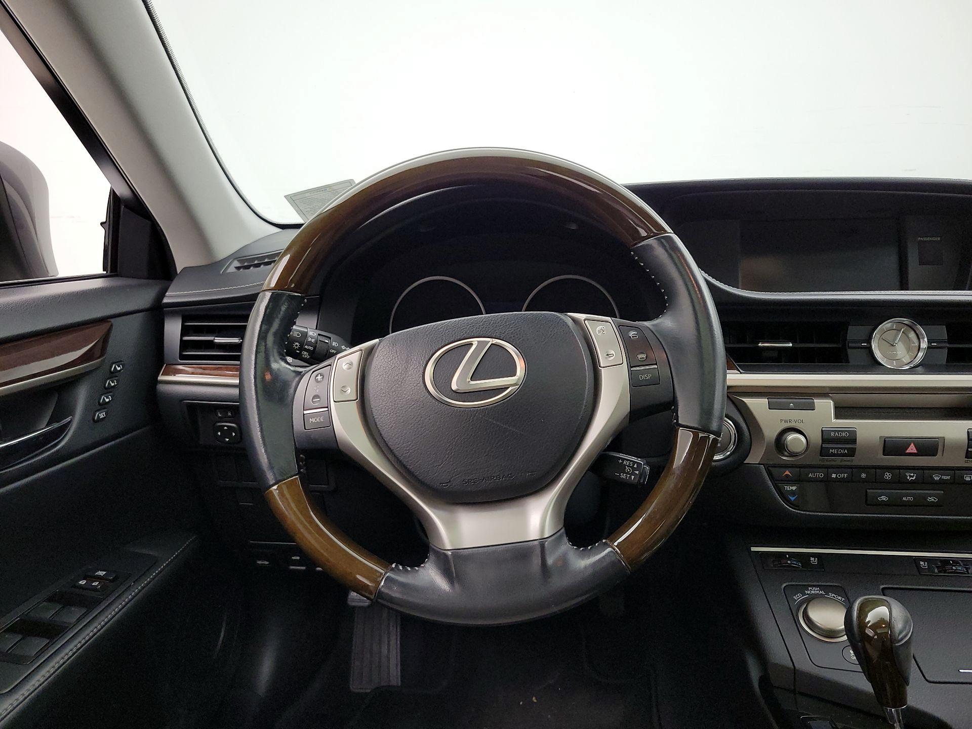 Thumbnail: 2014 Lexus ES - 10