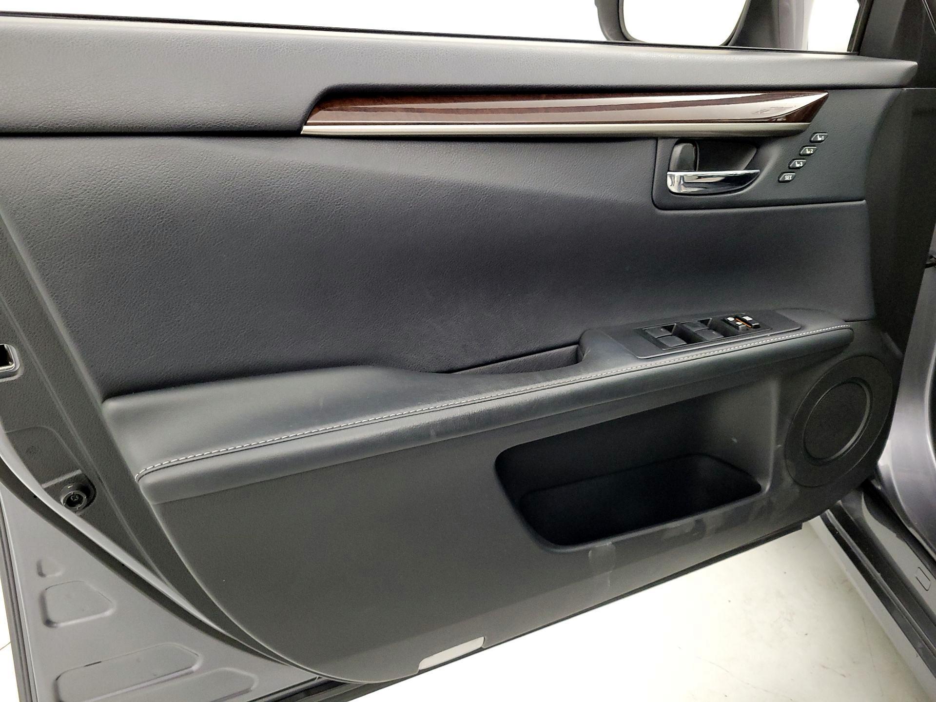 Thumbnail: 2014 Lexus ES - 12