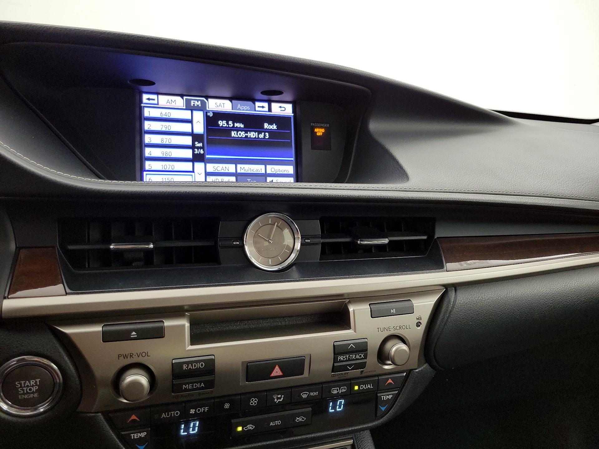 Thumbnail: 2014 Lexus ES - 16