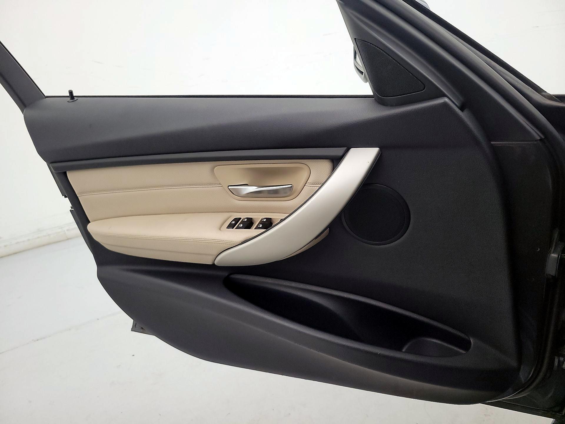 Thumbnail: 2015 BMW 3 Series - 12