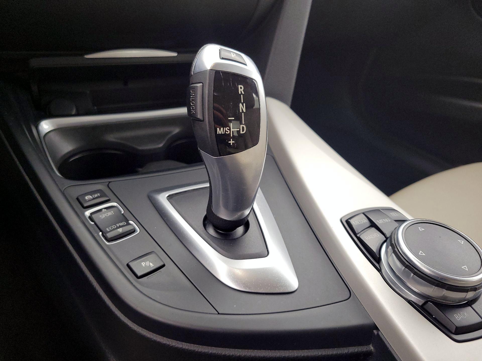 Thumbnail: 2015 BMW 3 Series - 18