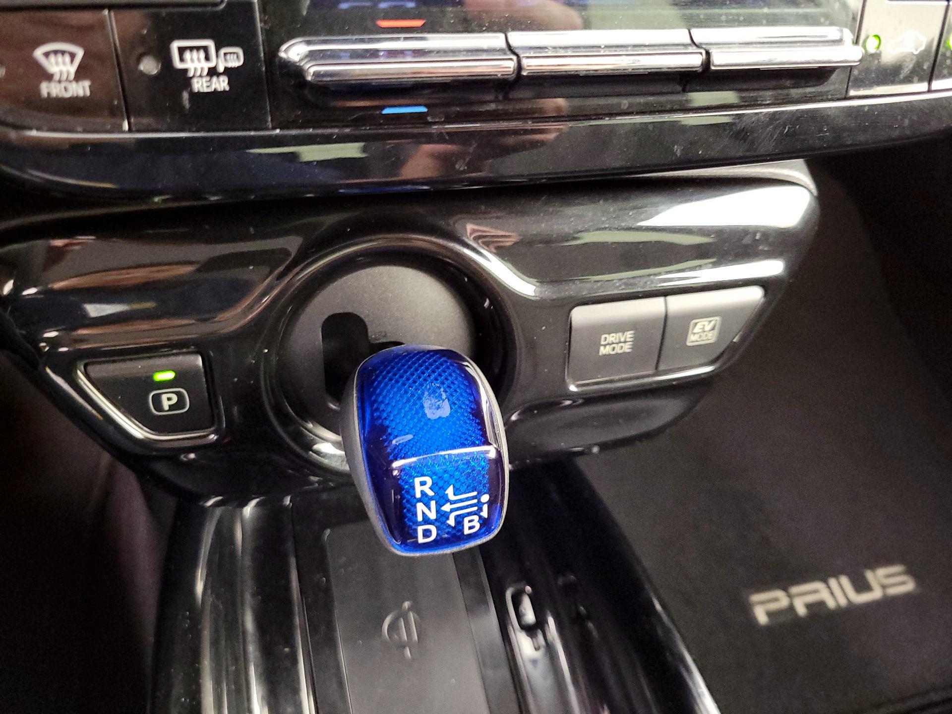 Thumbnail: 2017 Toyota Prius - 18