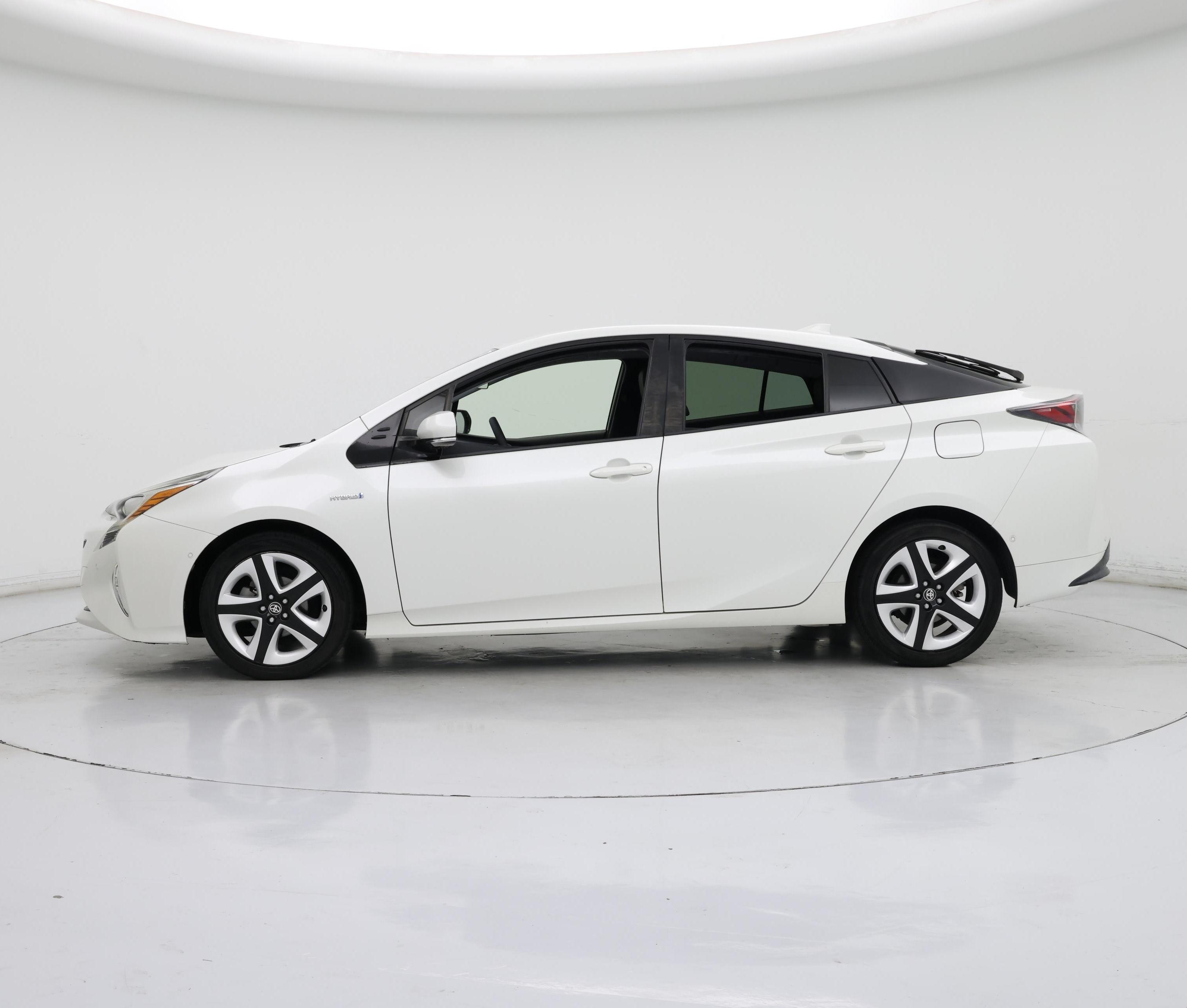 Thumbnail: 2017 Toyota Prius - 3