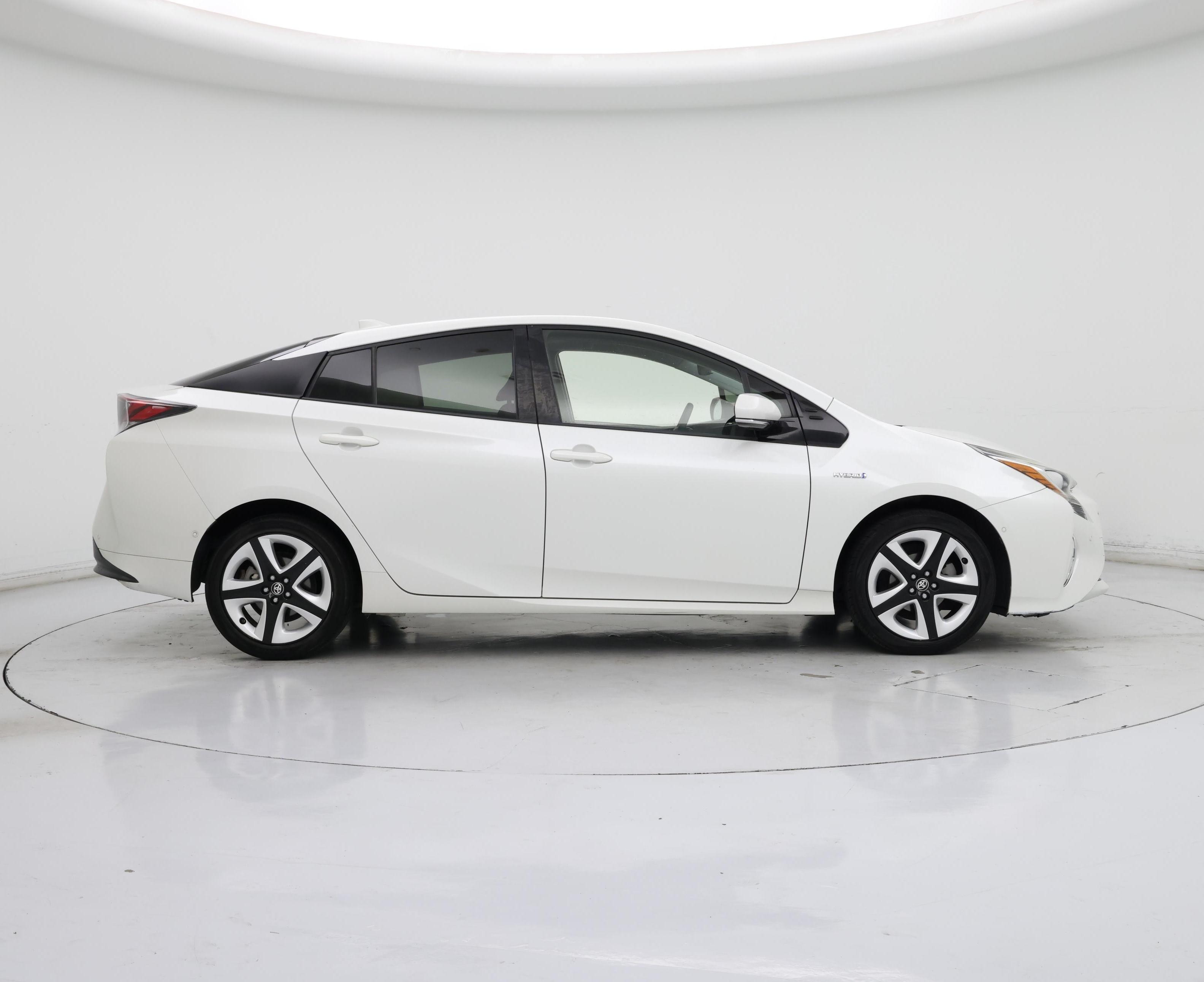 Thumbnail: 2017 Toyota Prius - 7