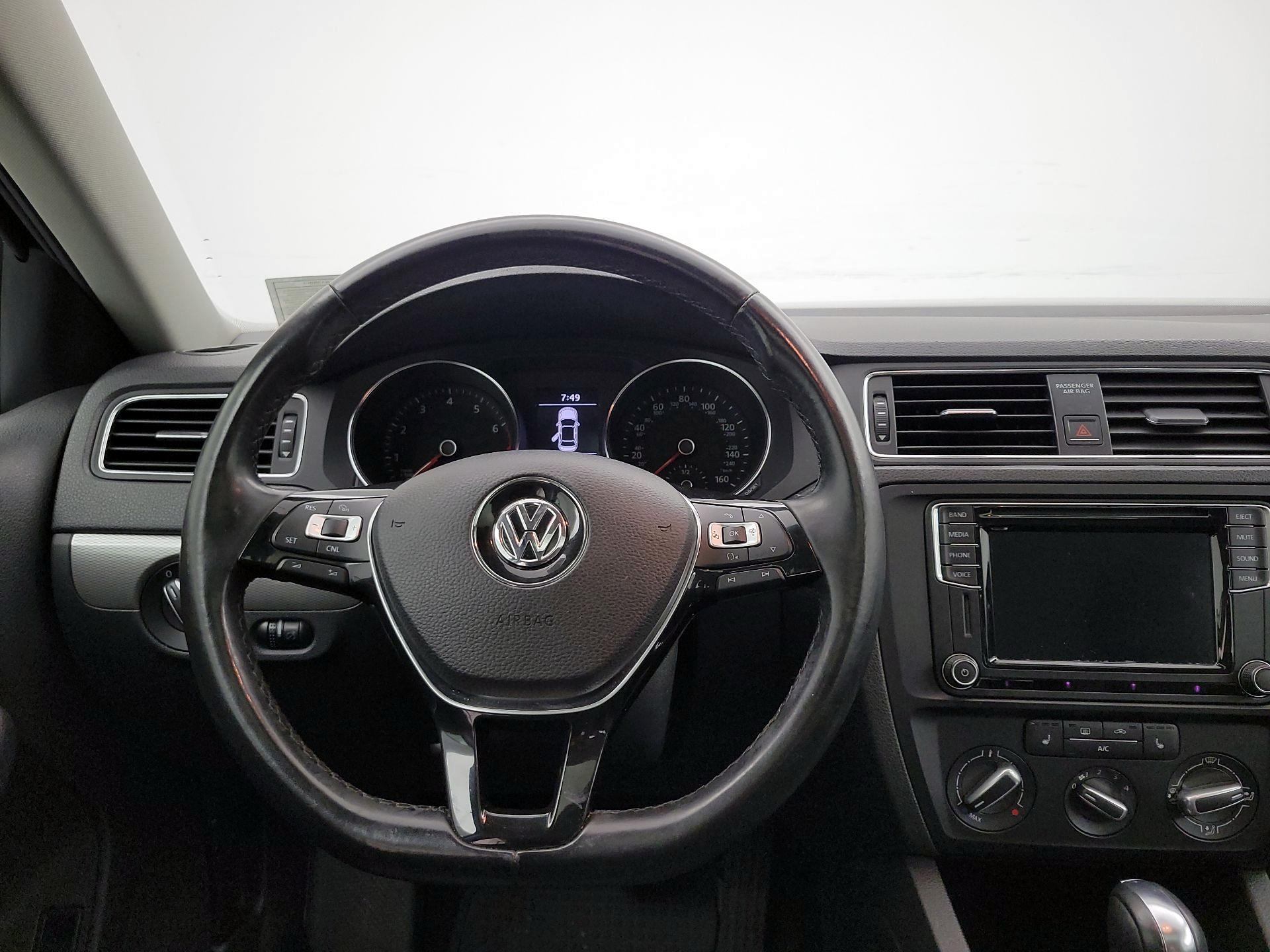 Thumbnail: 2017 Volkswagen Jetta - 10
