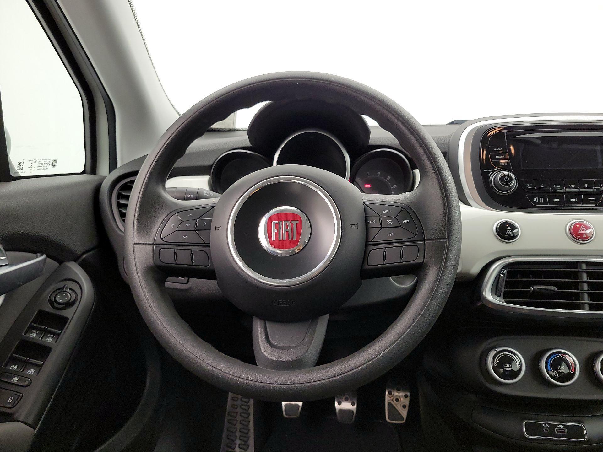 Thumbnail: 2016 Fiat 500X - 10