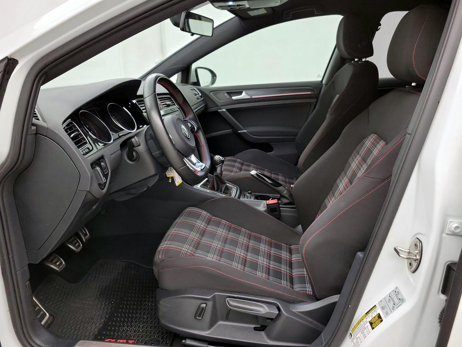 Thumbnail: 2019 Volkswagen Golf - 11