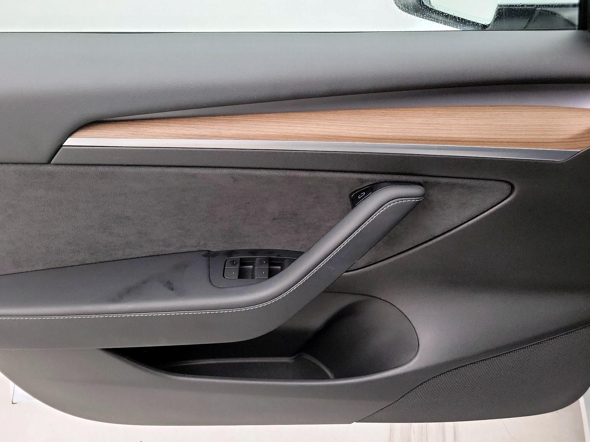 Thumbnail: 2022 Tesla Model 3 - 12