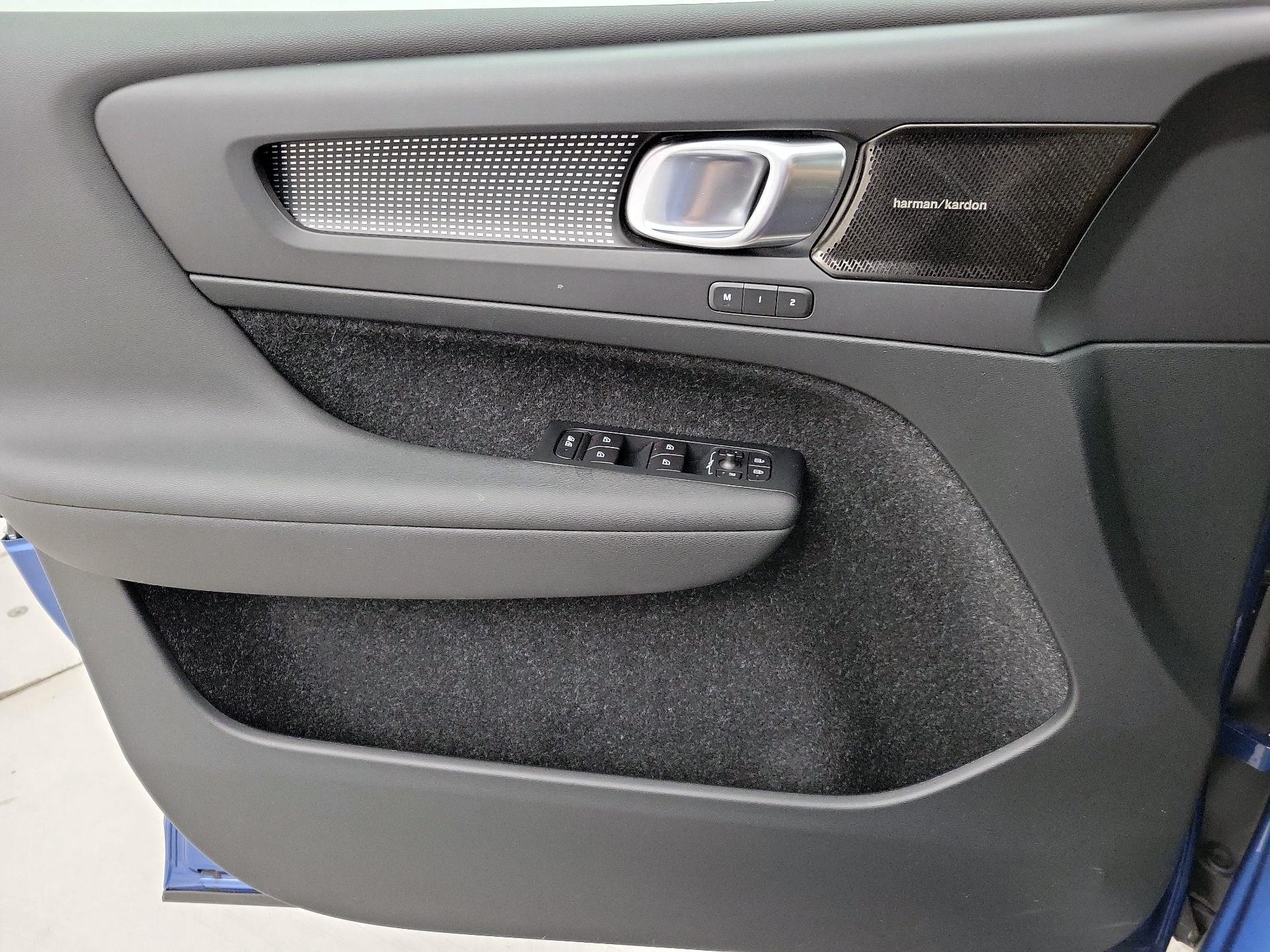 Thumbnail: 2019 Volvo XC40 - 12