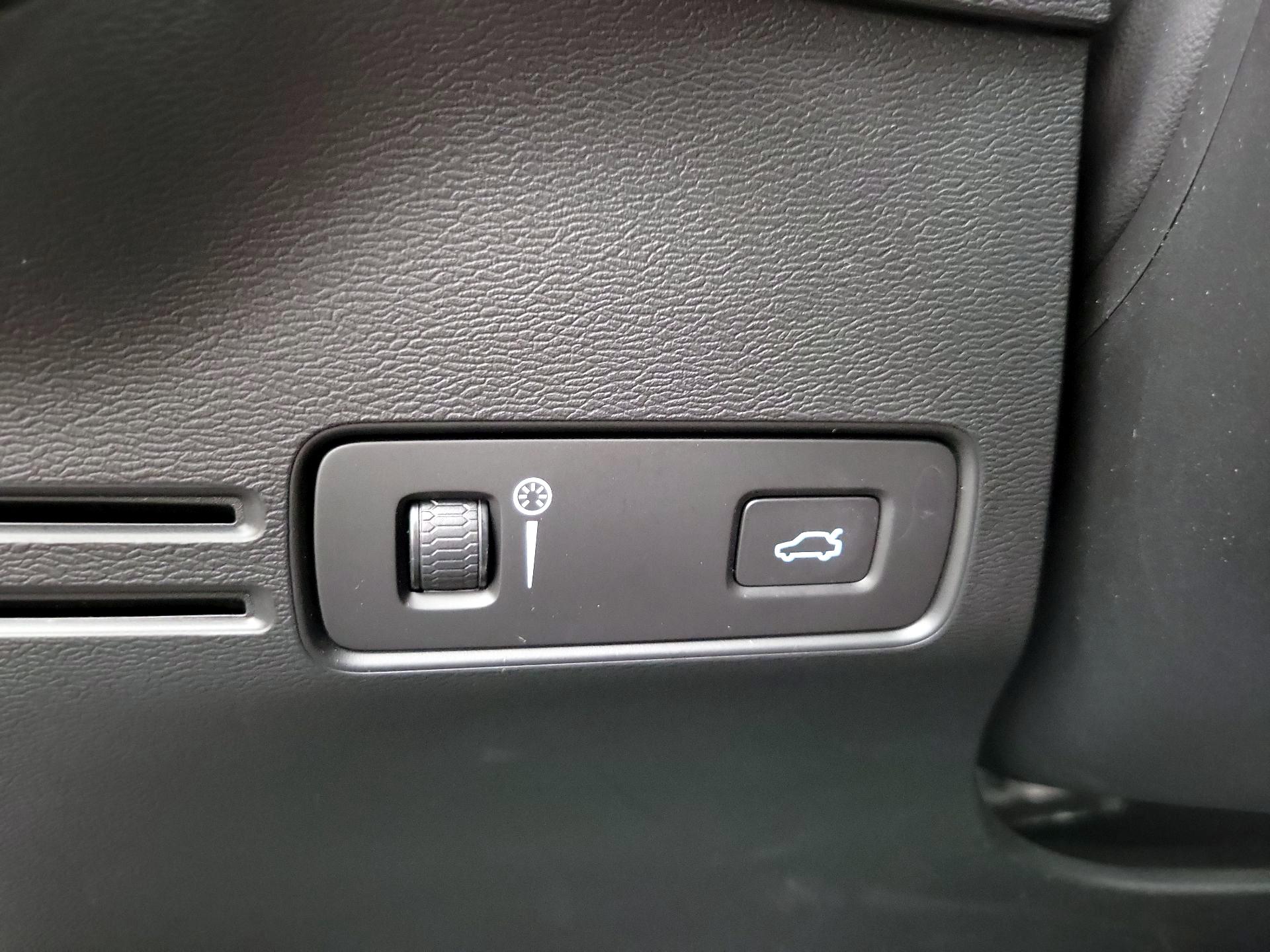 Thumbnail: 2019 Volvo XC40 - 13