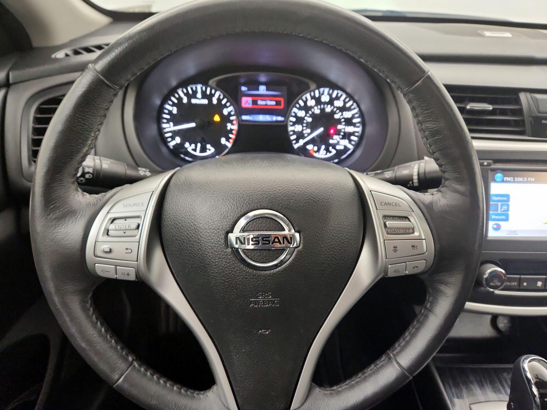 Thumbnail: 2017 Nissan Altima - 10