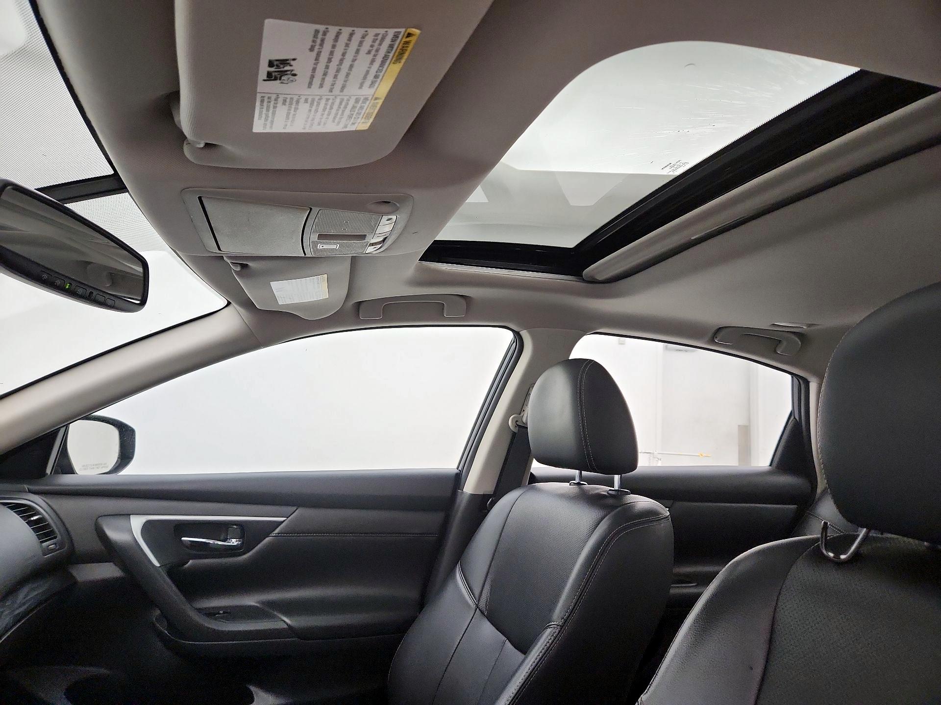 Thumbnail: 2017 Nissan Altima - 20