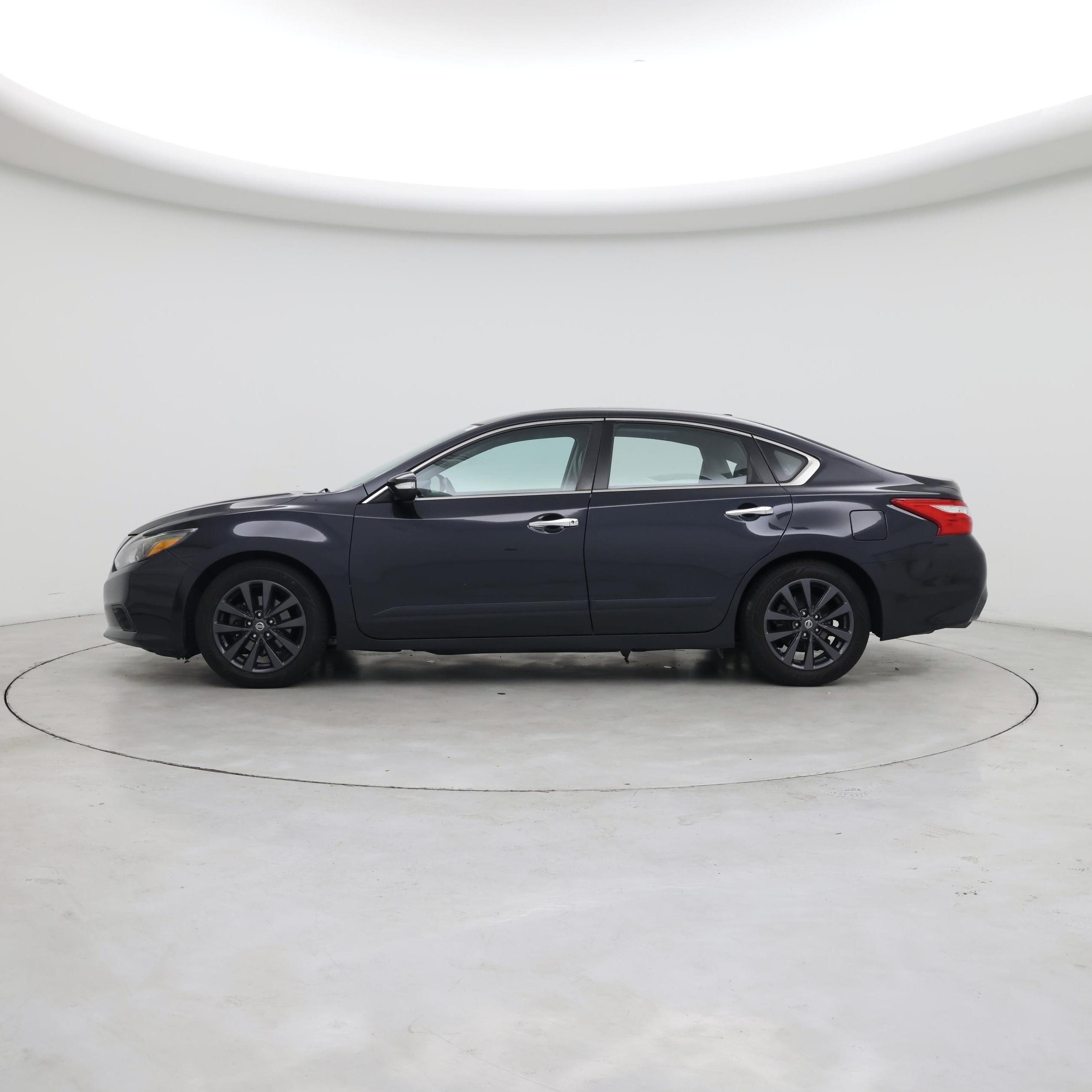 Thumbnail: 2017 Nissan Altima - 3