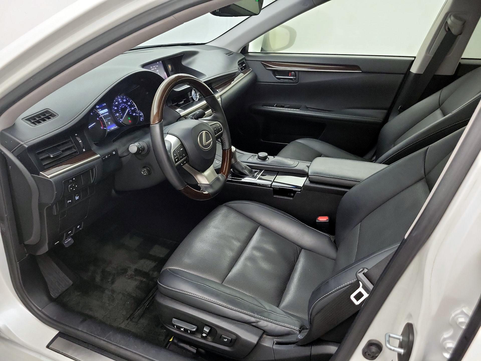 Thumbnail: 2016 Lexus ES - 11