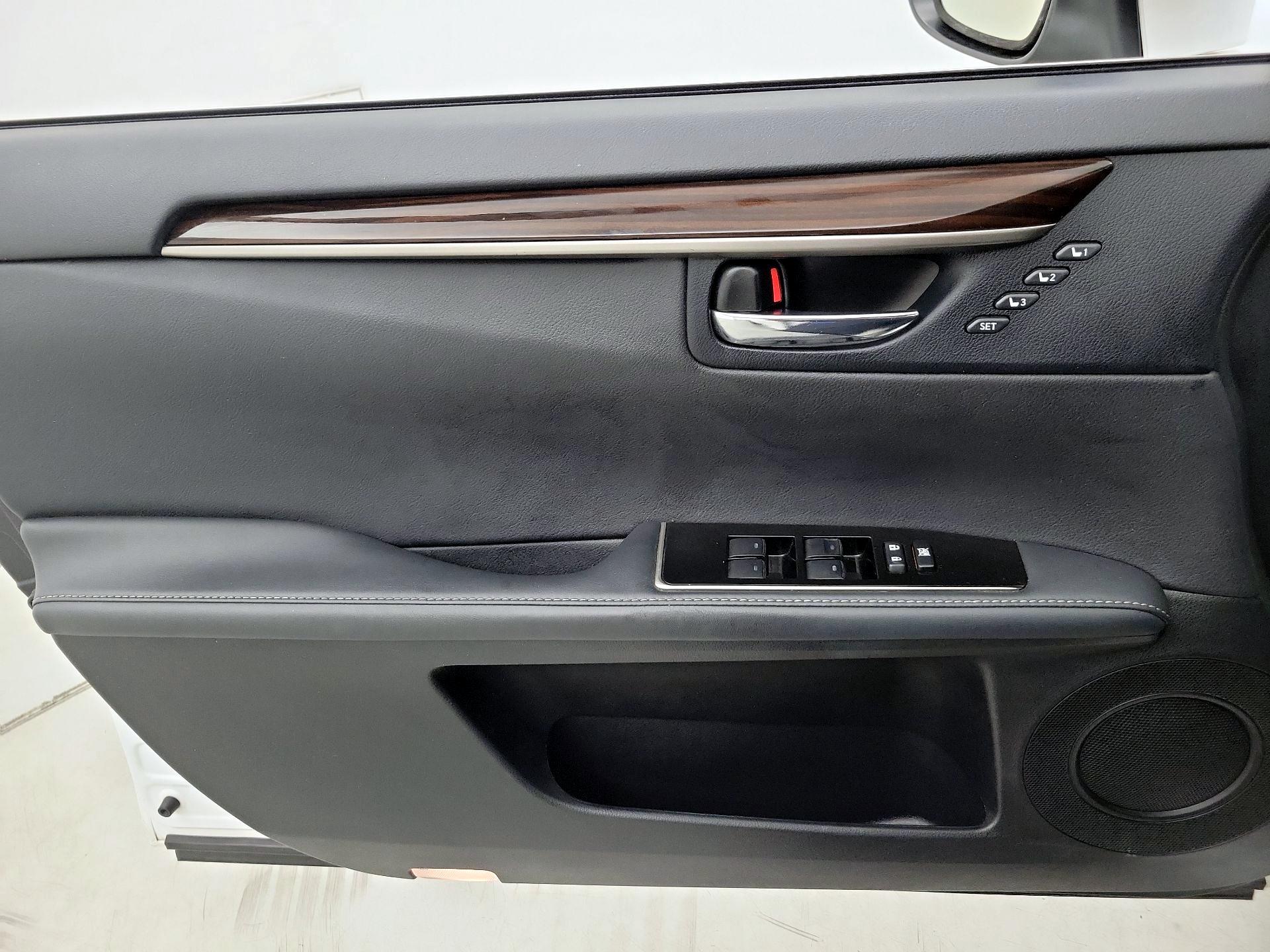 Thumbnail: 2016 Lexus ES - 12
