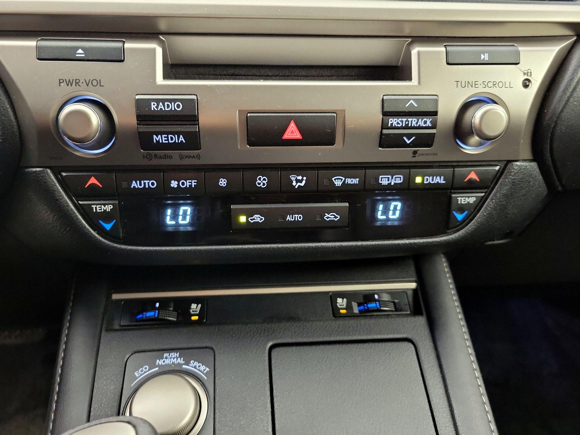 Thumbnail: 2016 Lexus ES - 16