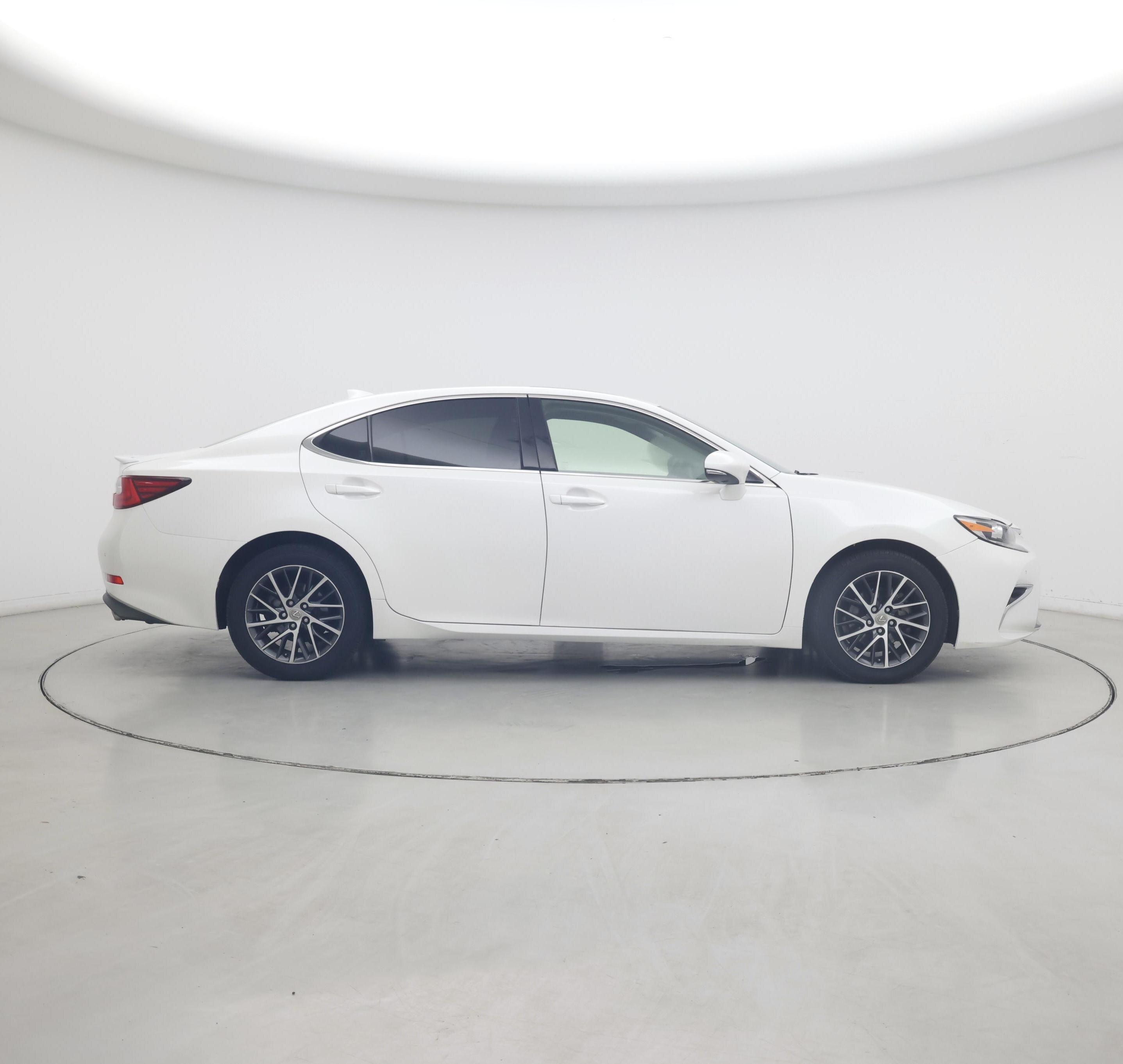 Thumbnail: 2016 Lexus ES - 7