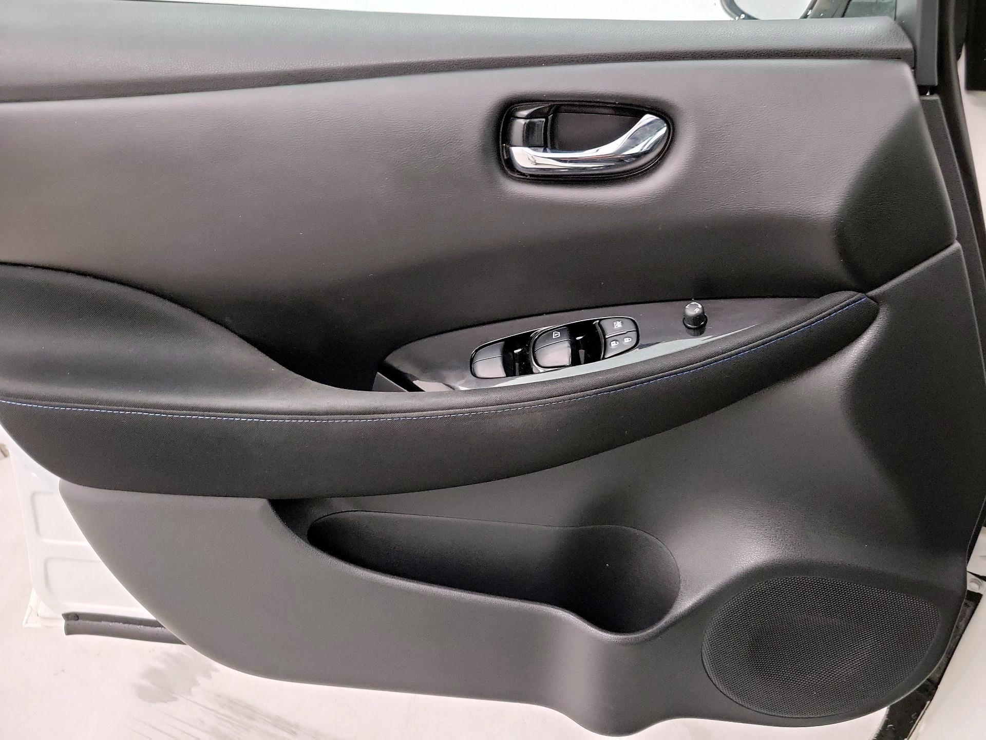 Thumbnail: 2019 Nissan Leaf - 12