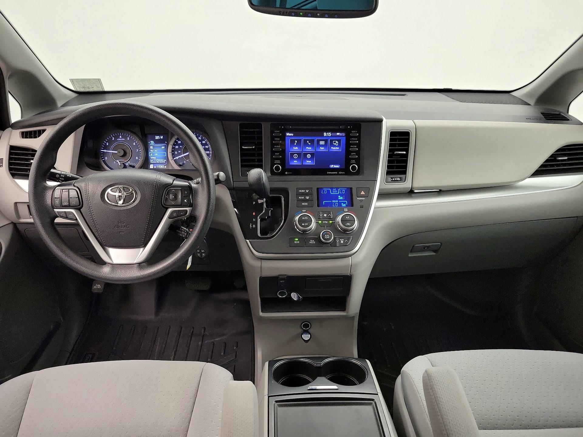 Thumbnail: 2020 Toyota Sienna - 9