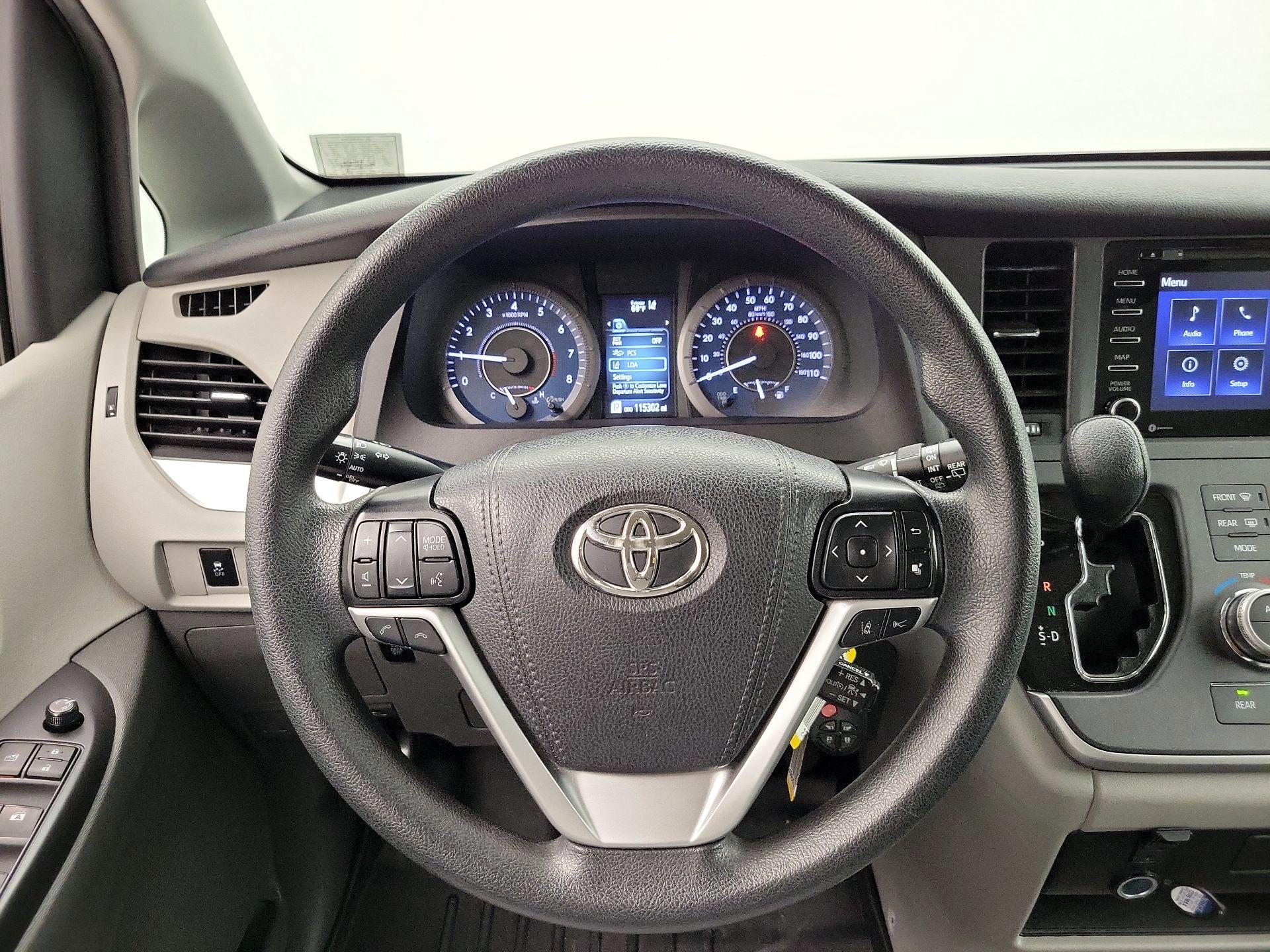 Thumbnail: 2020 Toyota Sienna - 10