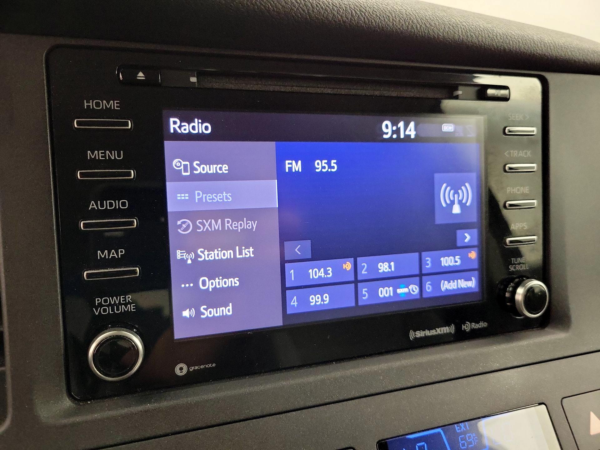 Thumbnail: 2020 Toyota Sienna - 15