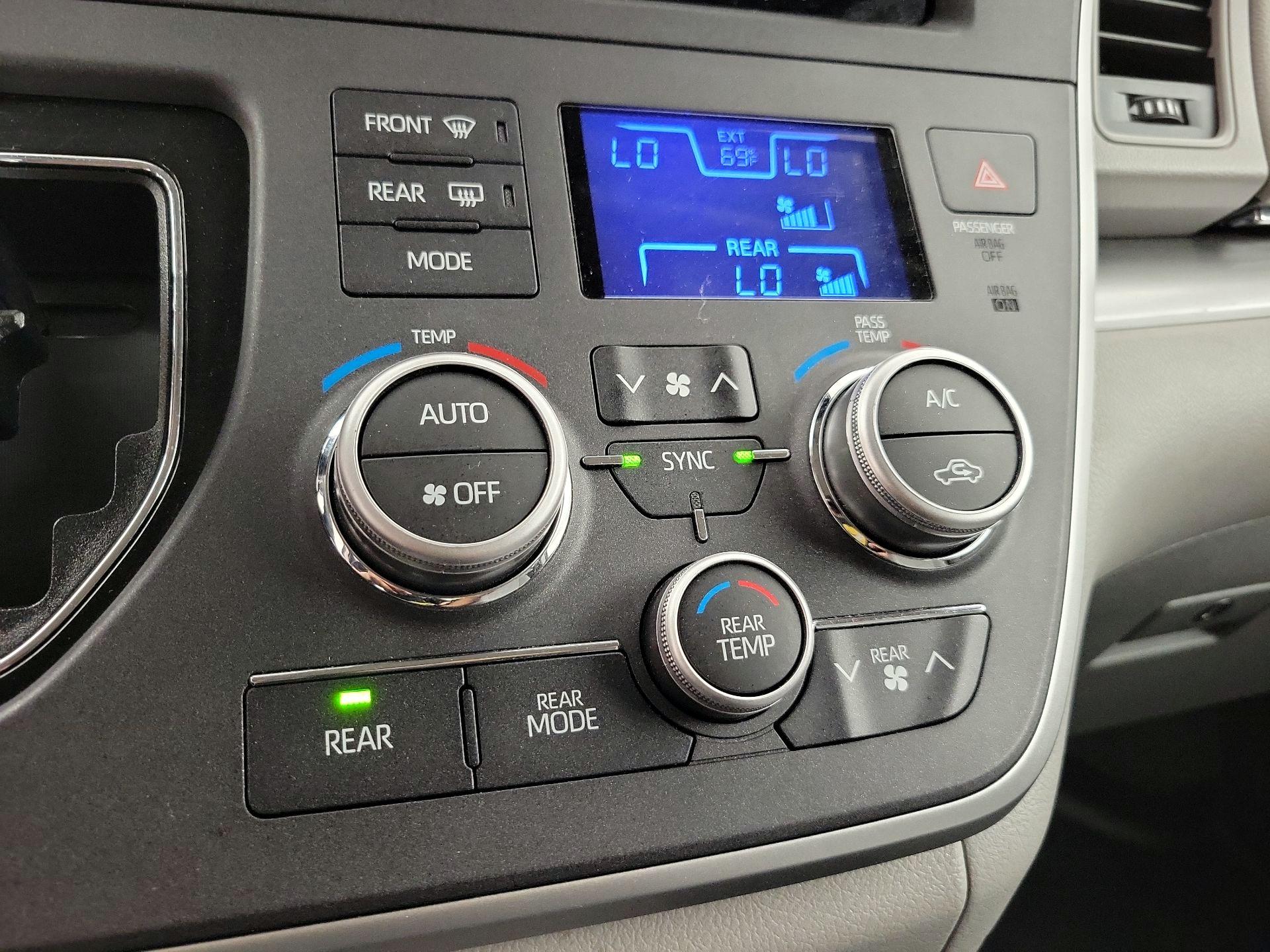 Thumbnail: 2020 Toyota Sienna - 16