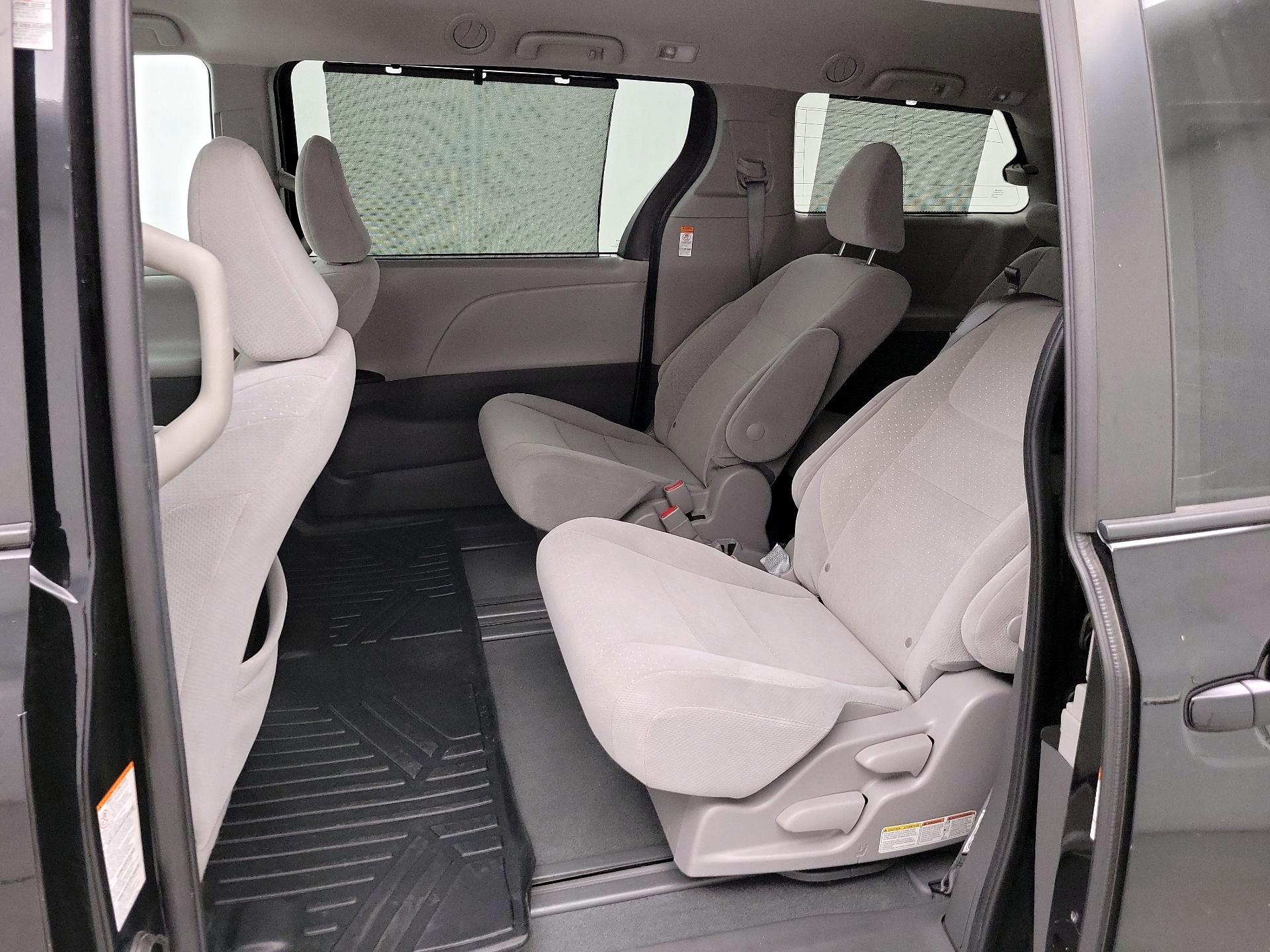 Thumbnail: 2020 Toyota Sienna - 19