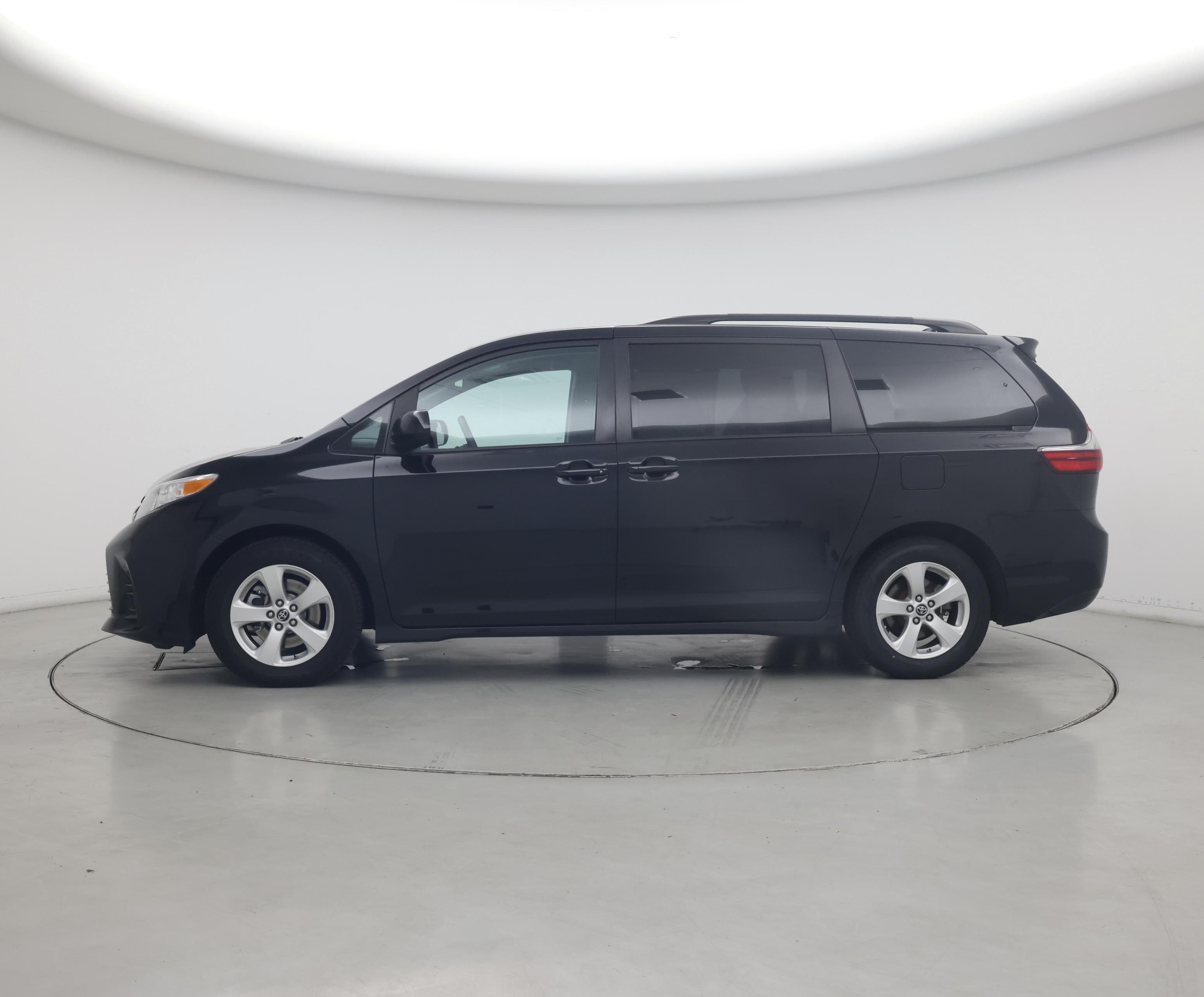 Thumbnail: 2020 Toyota Sienna - 3
