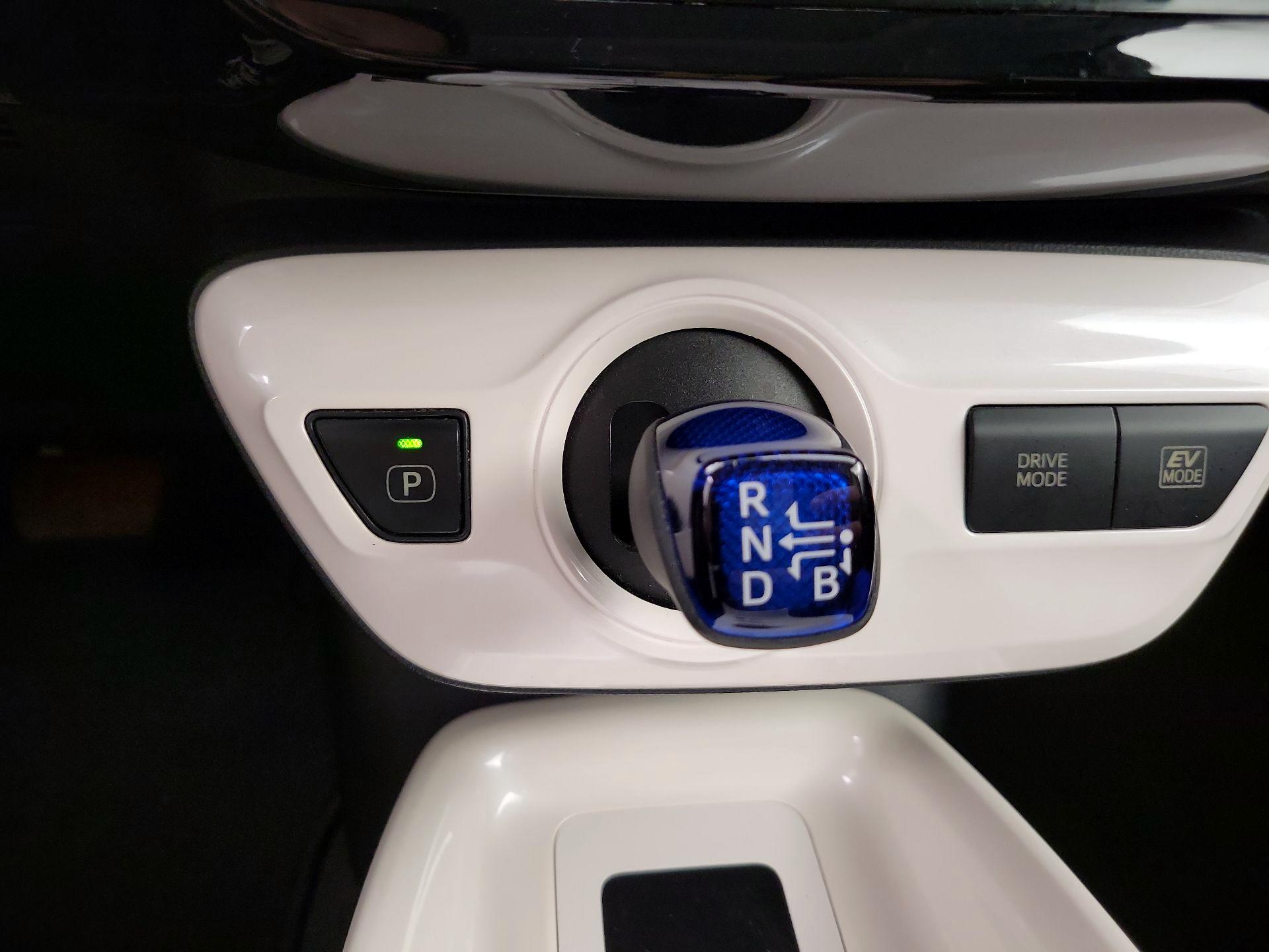Thumbnail: 2016 Toyota Prius - 17