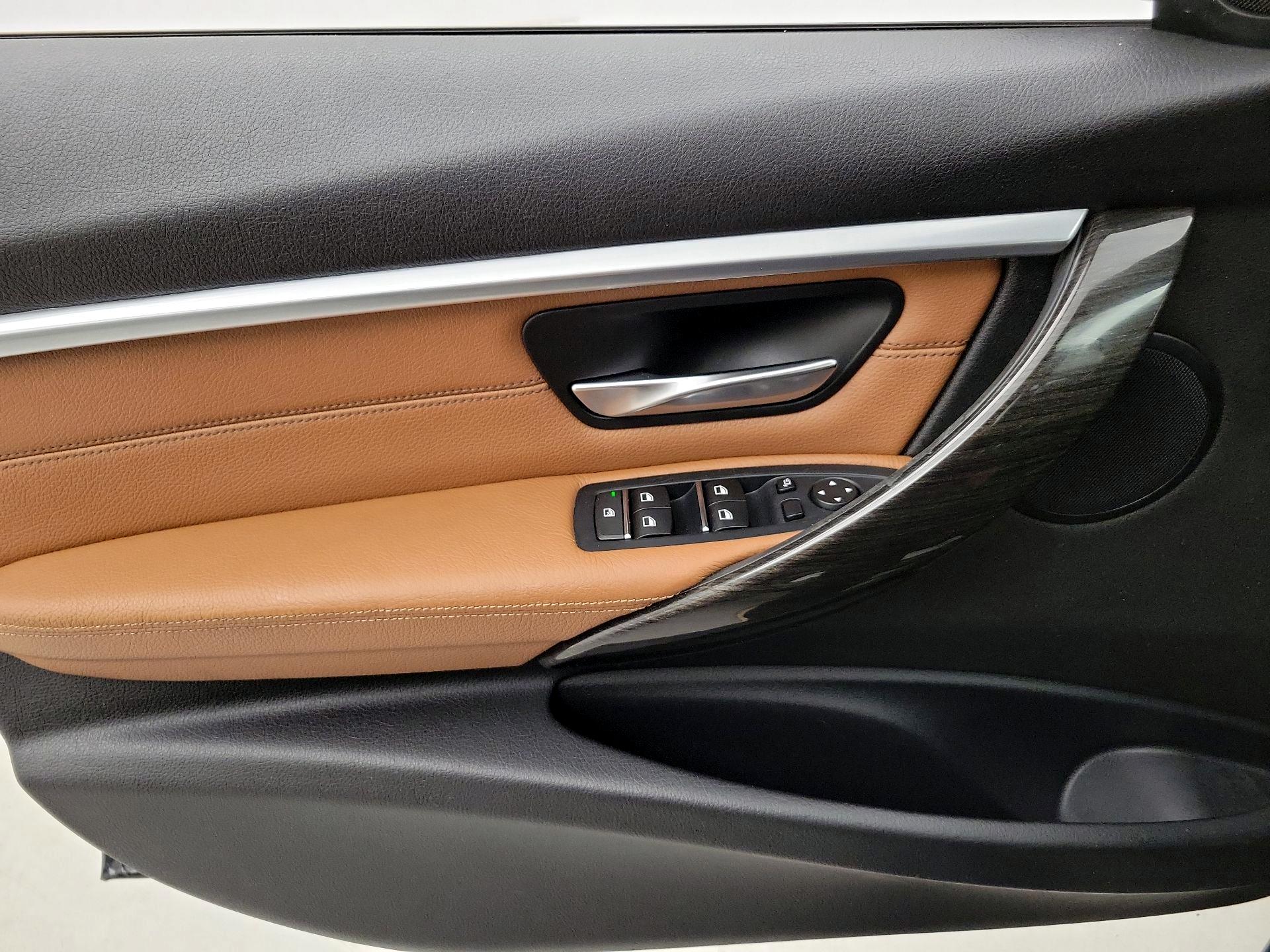 Thumbnail: 2016 BMW 3 Series - 12