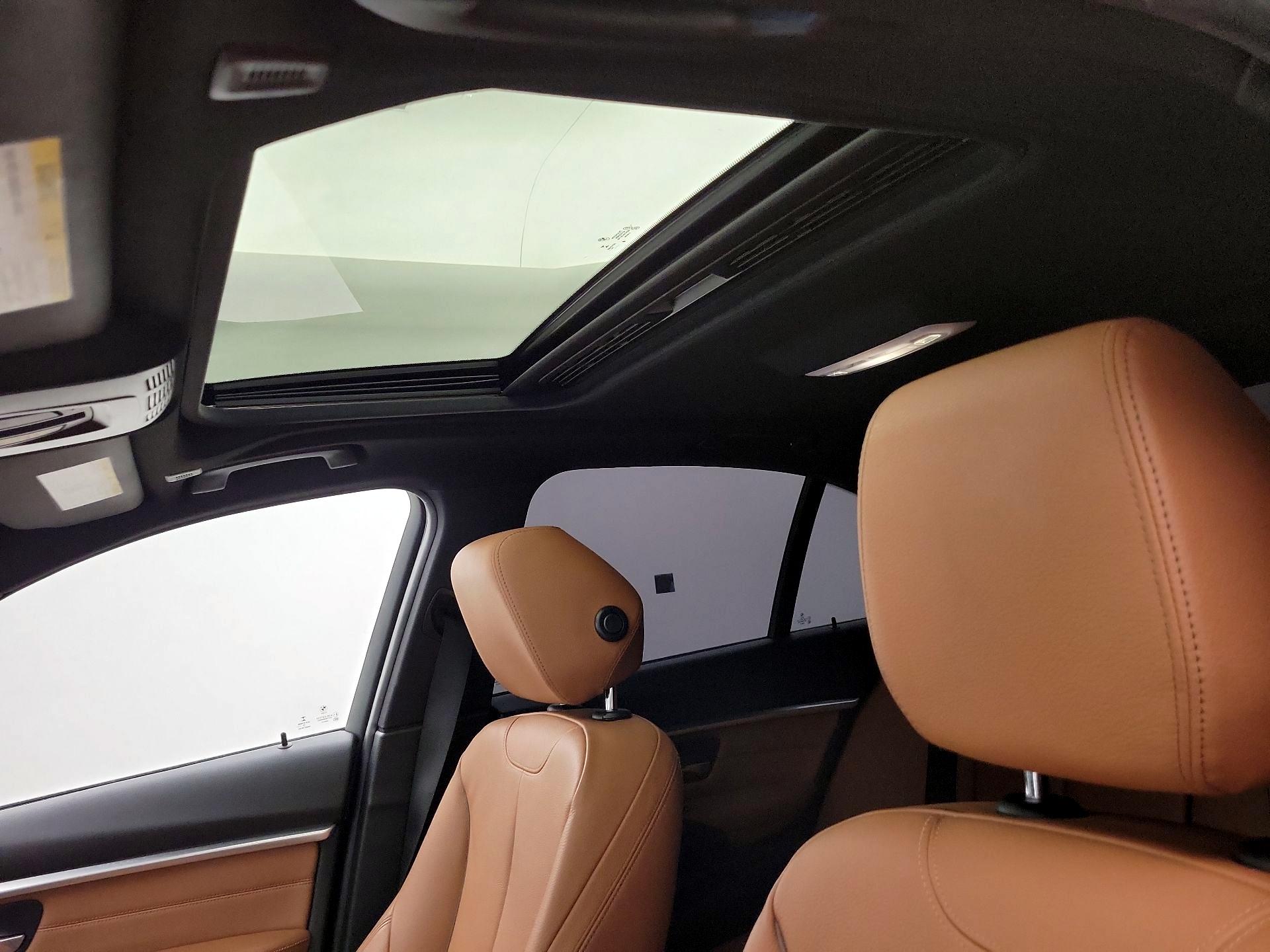 Thumbnail: 2016 BMW 3 Series - 19