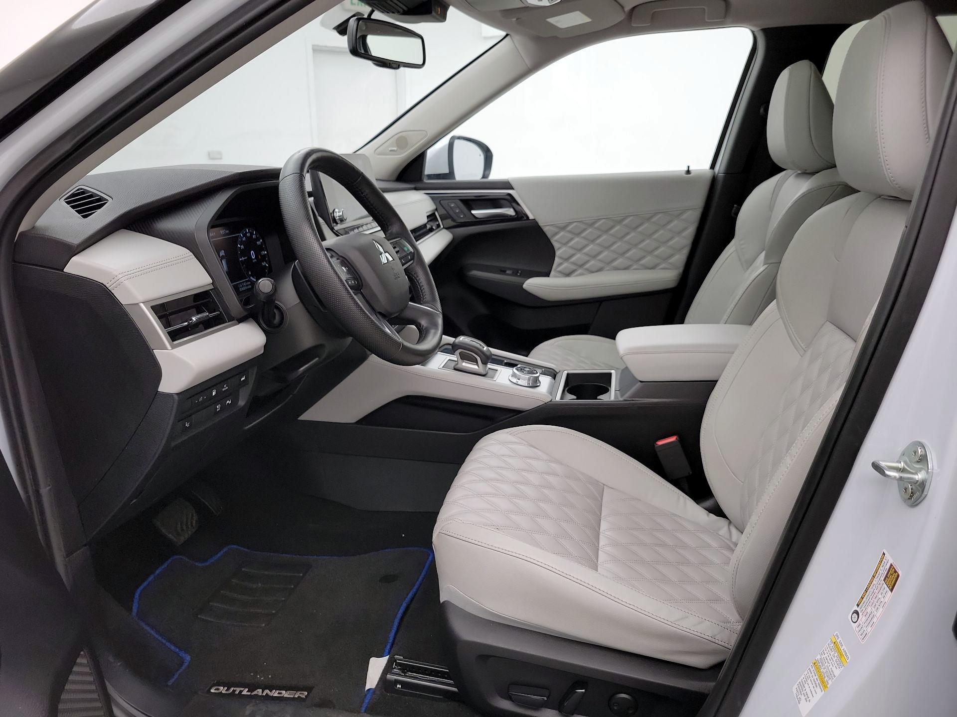Thumbnail: 2024 Mitsubishi Outlander - 11