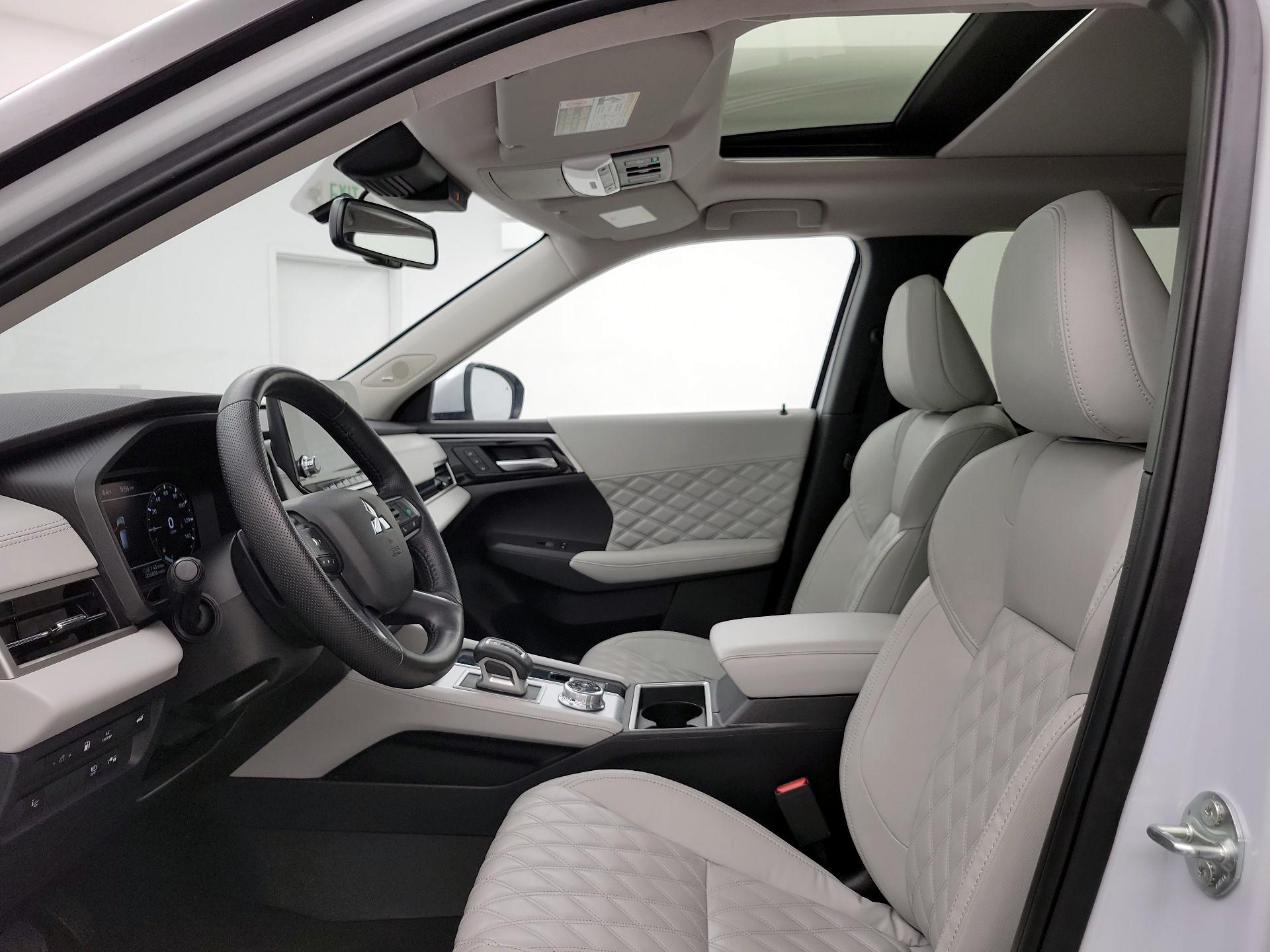 Thumbnail: 2024 Mitsubishi Outlander - 20